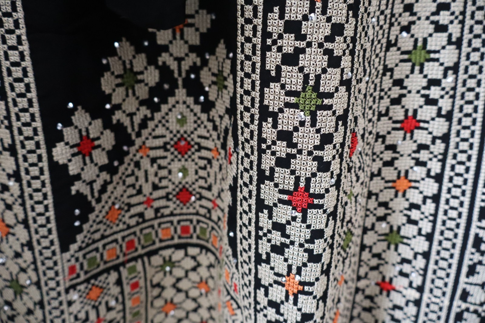 Traditional Palestinian / Jordanian Embroidered Thobe Kaftan Dress Black-JAWHARA