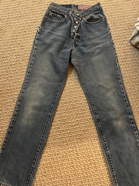 Vintage 80s Levi’s 501 MediumWash Straight Leg Denim Jeans Women’s 28×30 XXS
