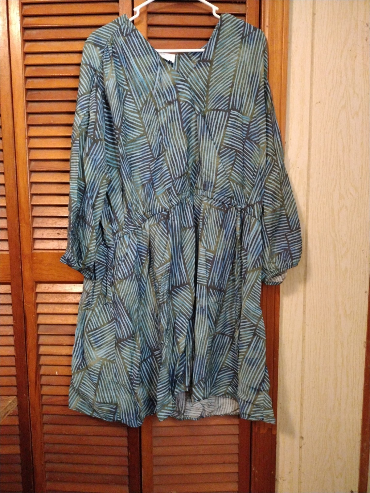 Time & Tru Women’s Blue/Green Long Sleeve Knee Length Dress Size XXXL/22