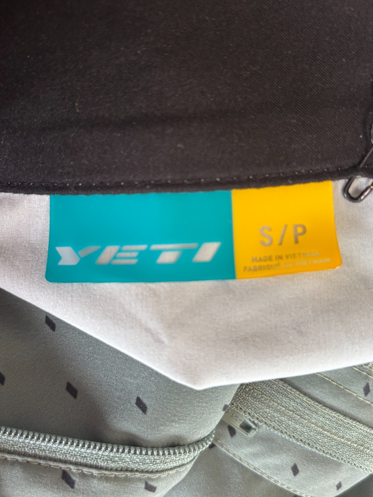 Yeti Shorts Small Green Black Fatigue Slant Dawson Mountain Bike Zip Pocket