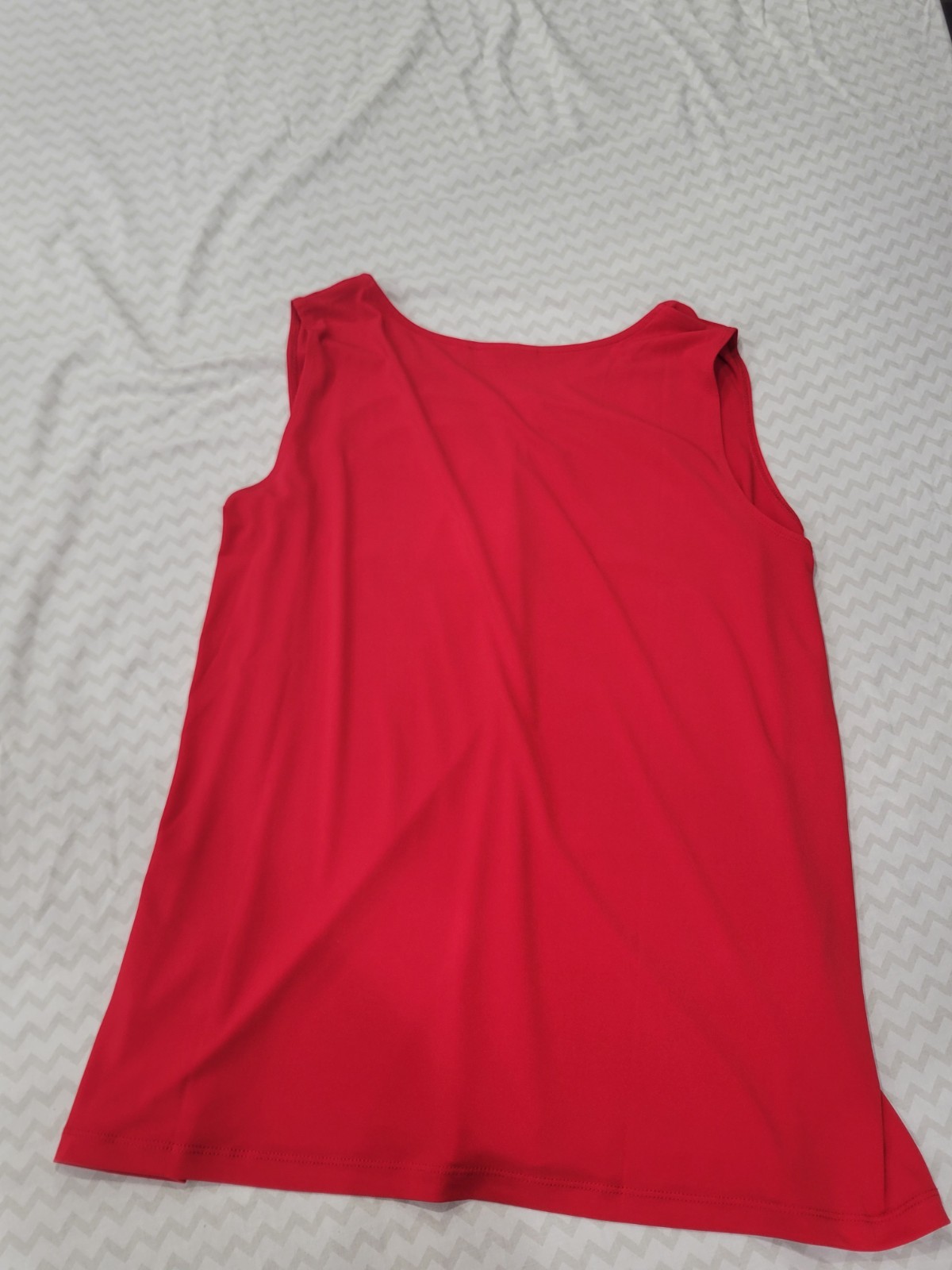 Susan Graver Sleeveless Blouse Womens Size 1XRed Keyhole Brooch Detail Neck Line