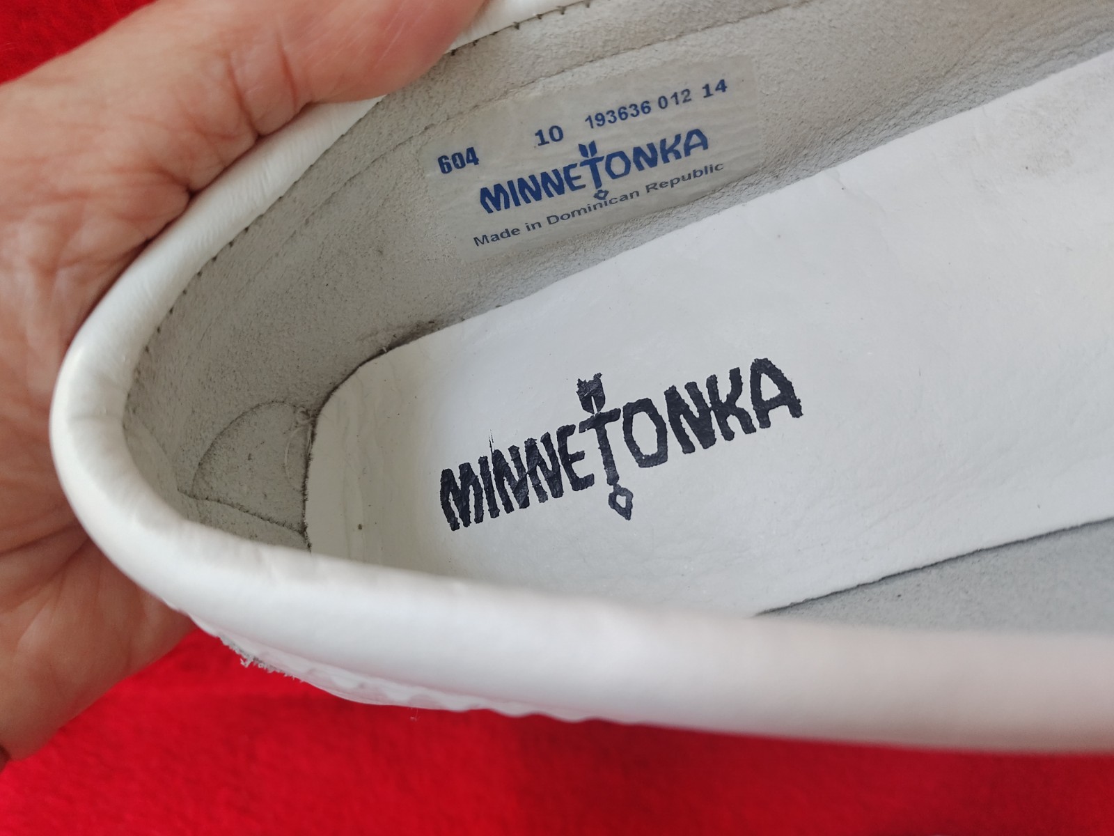 Minnetonka 9 white leather 10 flats native Indian moccasins fringe flats shoes w