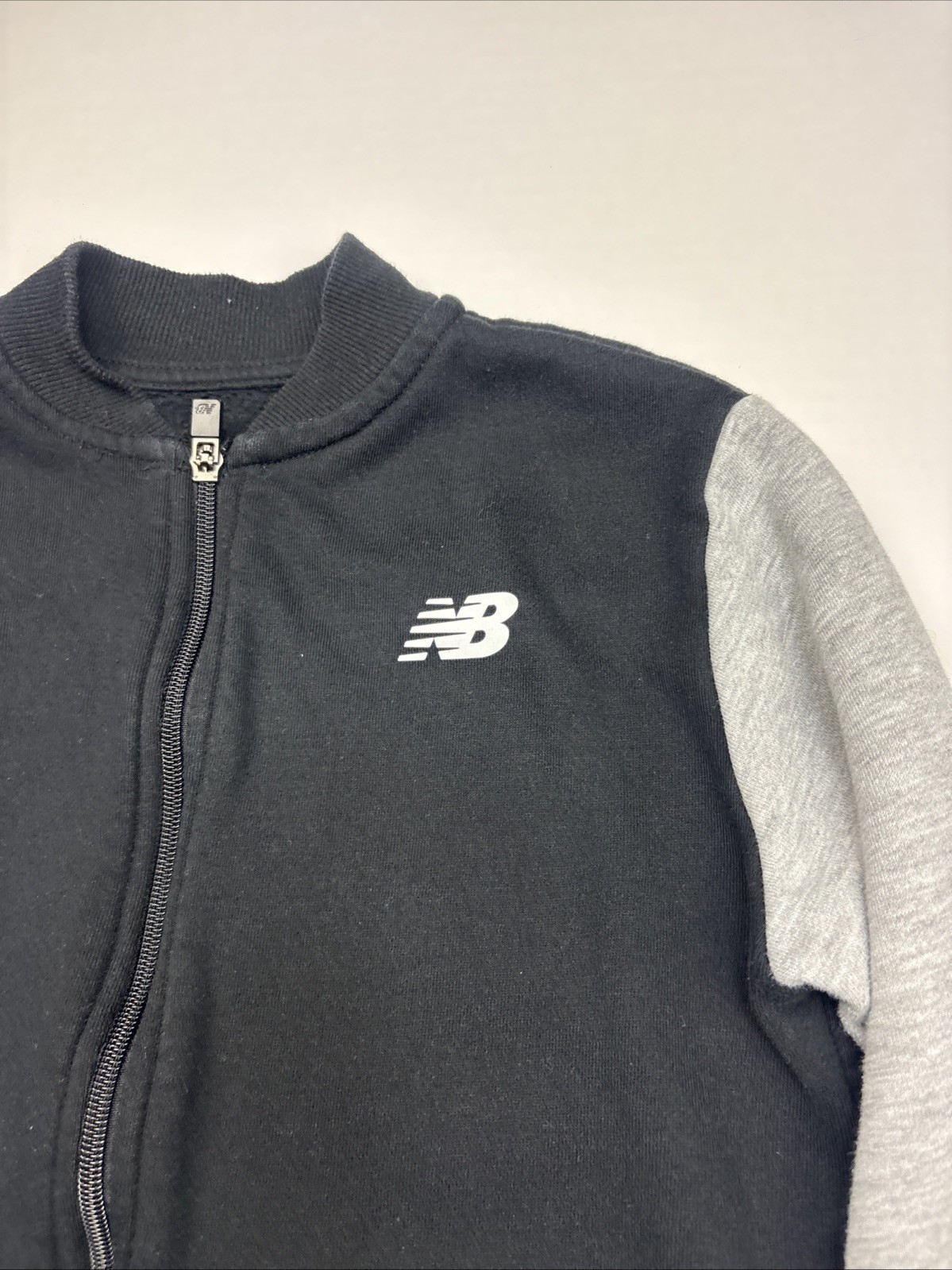 New Balance Boys Kid Size 10 Sweatshirt Black Gray Full Zipper Cotton Poly Blend