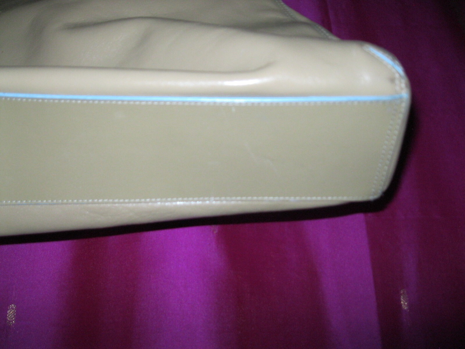 ANNE KLEIN TAN LEATHER HANDBAG, NEW, W/ 2 ZIPPERED POCKETS & LT. BLUE TRIM