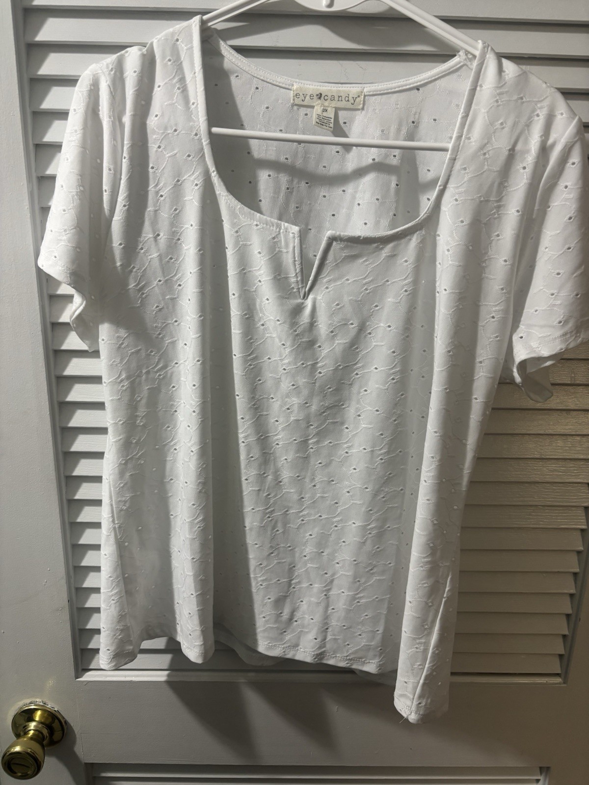 Eye Candy White Solid Split Neck Knit Short Sleeve Eyelet Pullover Top 2X