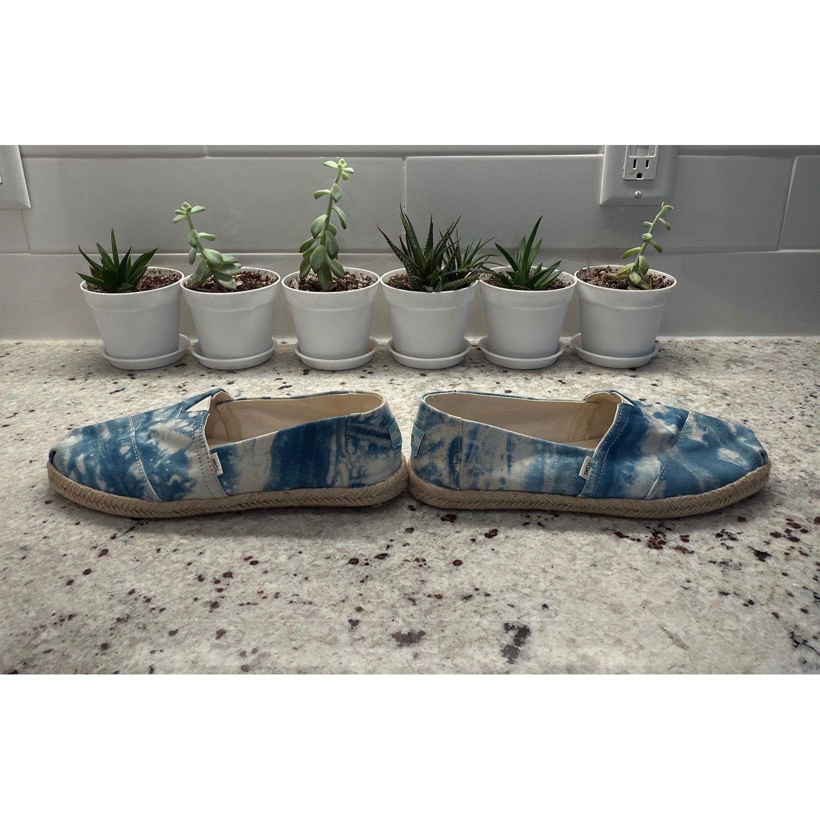 TOMS Tie Dye Espadrille Flats Blue White W7.5