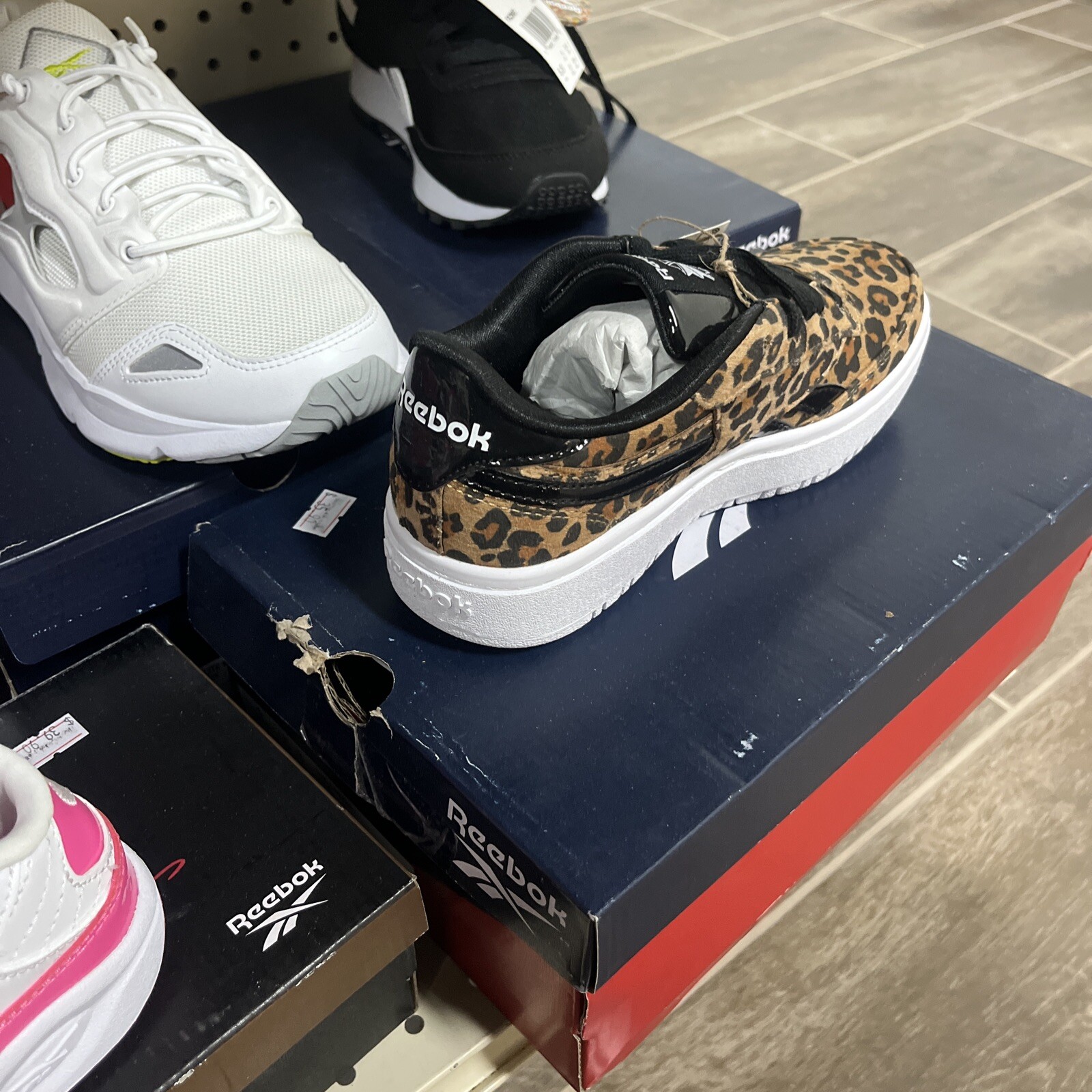 All Tenis On Existen Are 20% Off Just Asking Your Favorite And If Is Available.