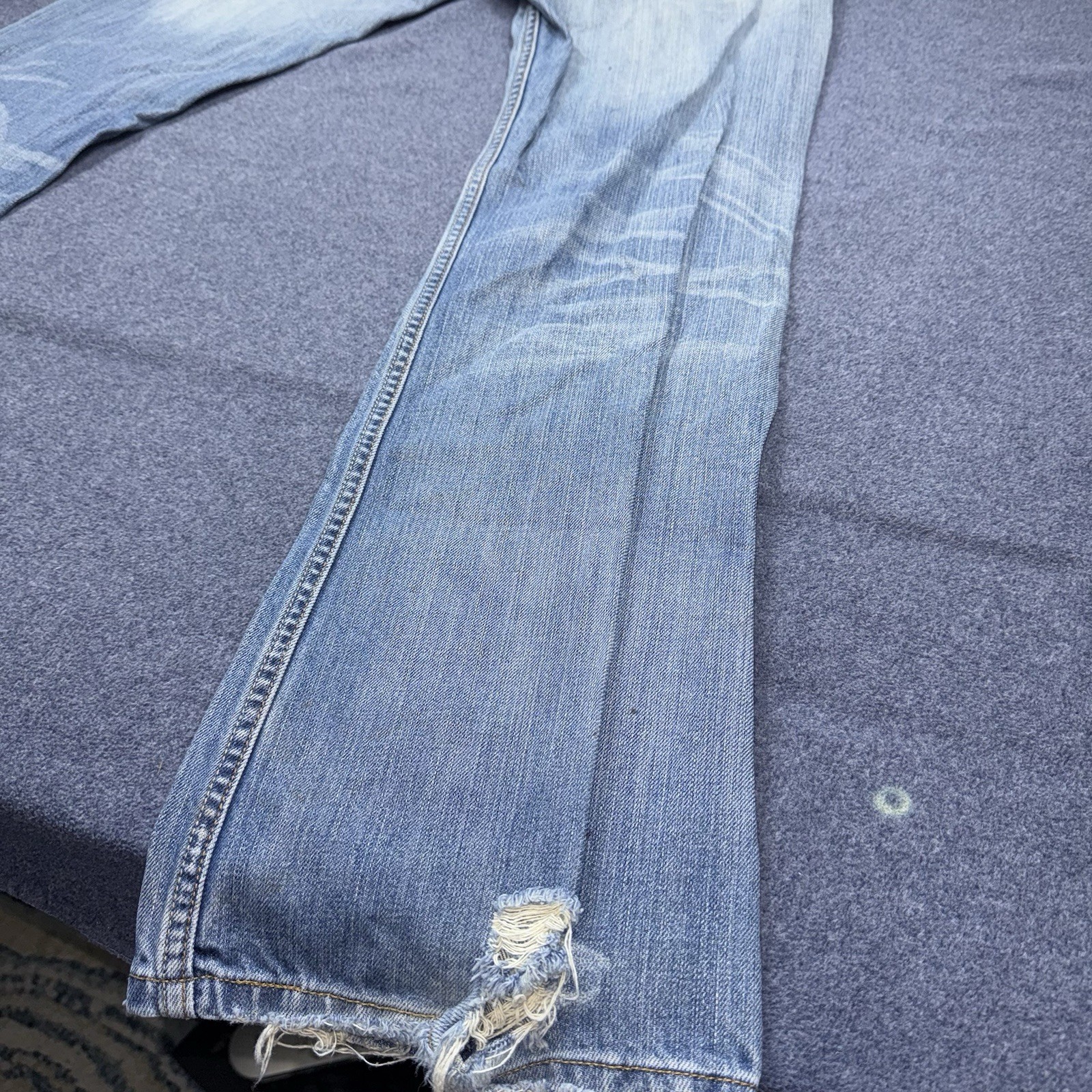 Y2K Vintage Distressed Levi’s 527 Low Boot Cut Men’s Jeans Medium Wash 32×34