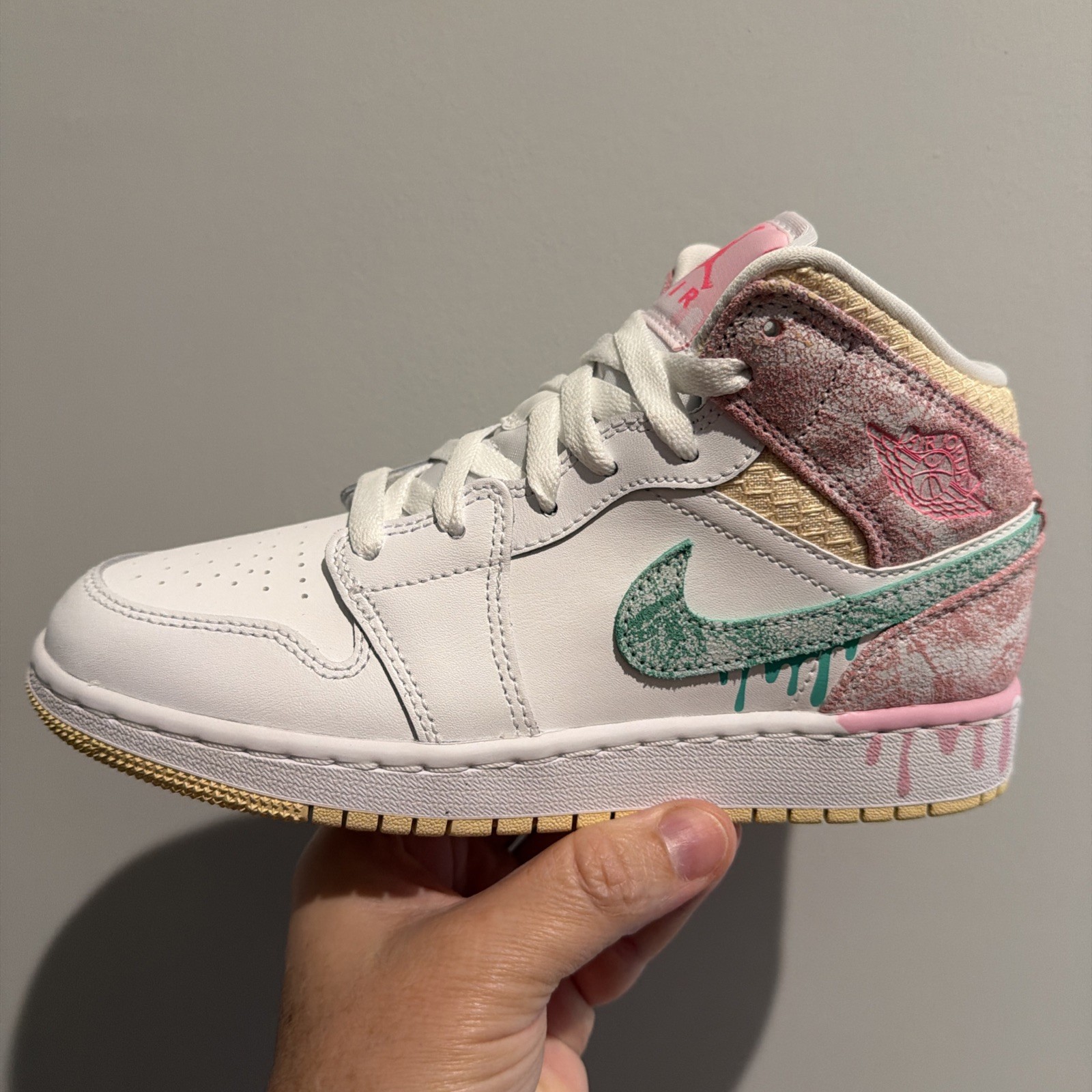 Air Jordan 1 Mid SE (GS) White/Green Glow-Arctic Punch DD1666-100 Size 4.5Y