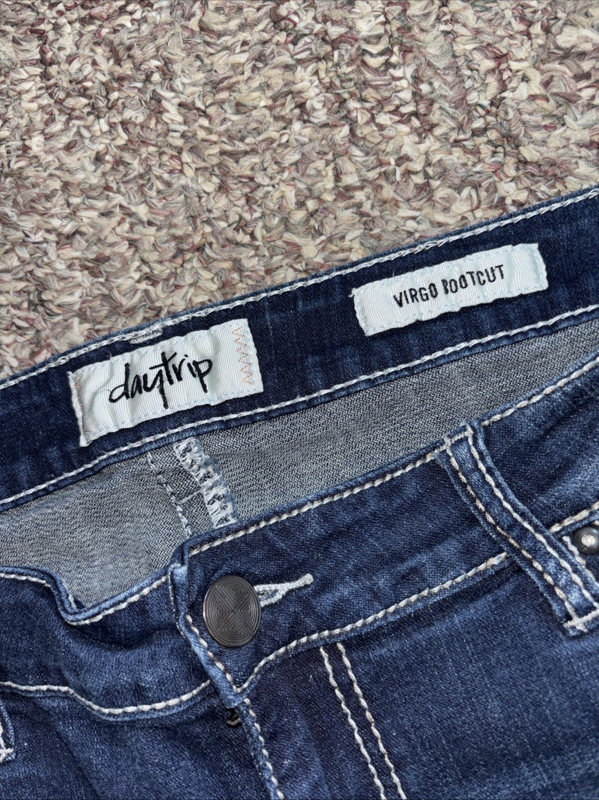 BUCKLE DAYTRIP VIRGO BOOTCUT Womens Size 31R Midrise Stretch Jeans 34×30.5 EUC