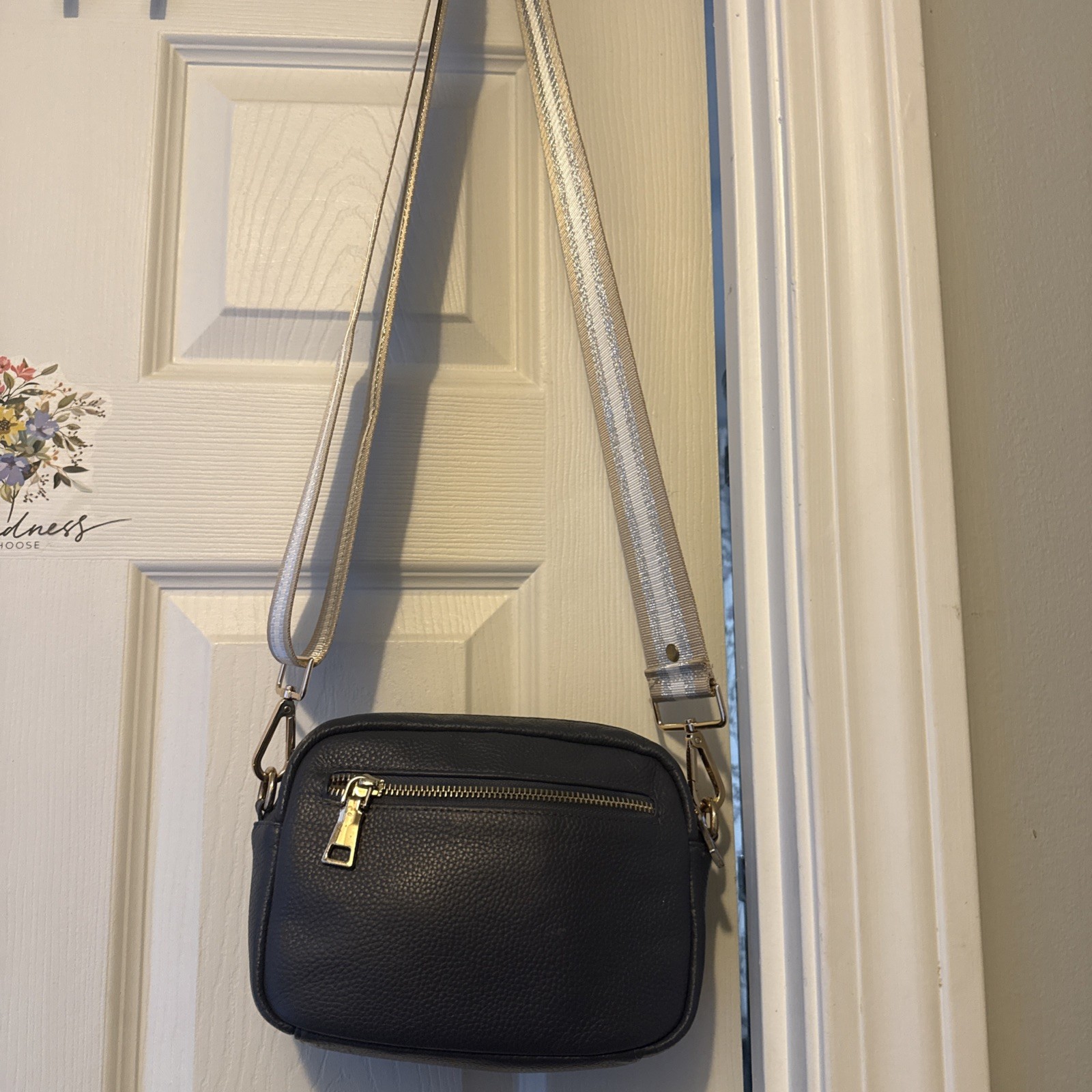 Pom Pom London Original City Crossbody Bag In Blue/Purple color With 2 straps!