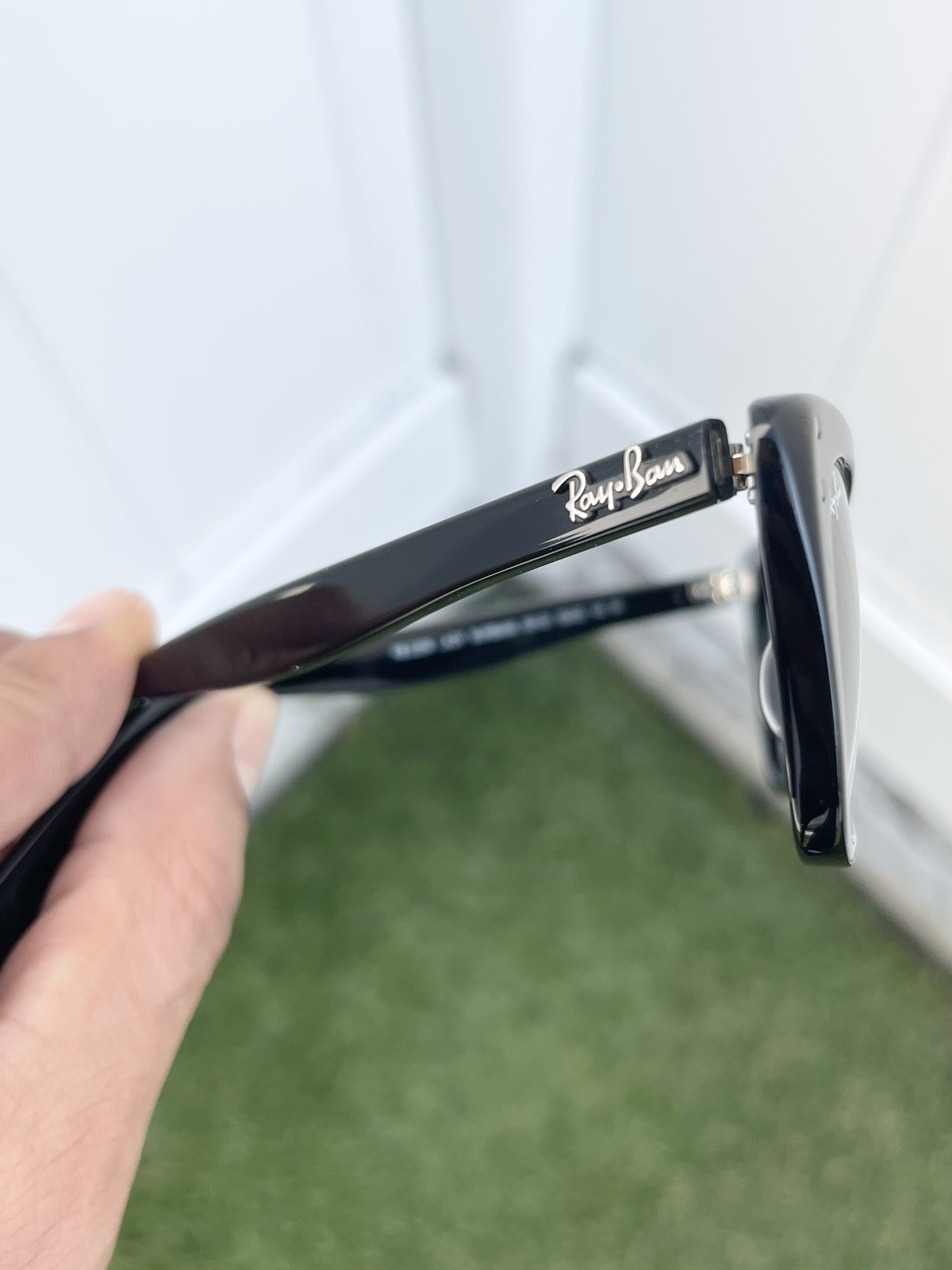 NEW Ray-Ban Lady Burbank RB2299 2299 Black Frame G15 Lens Size 52/20