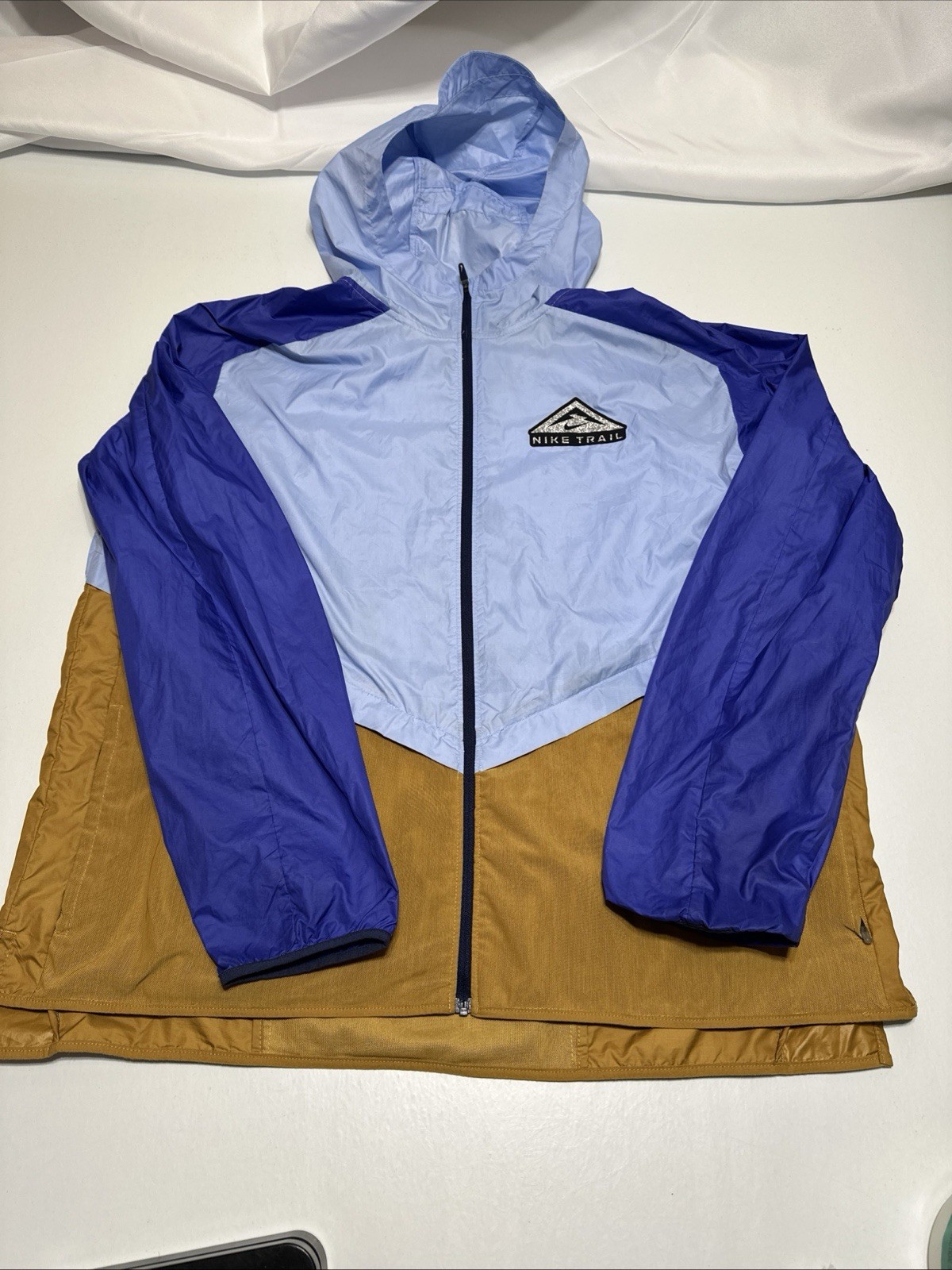 Nike Trail Women’s Windrunner Jacket XL Blue/tan/lt Blue Full Zip