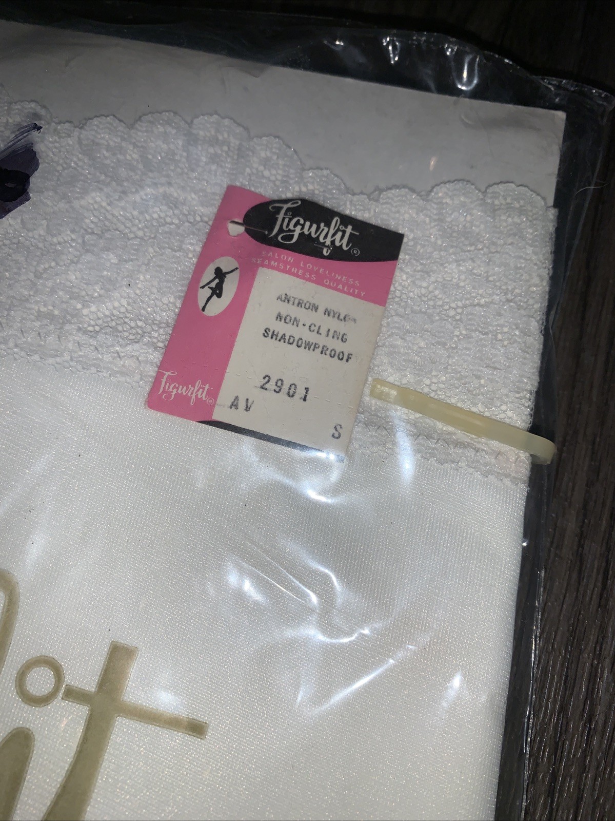 VINTAGE FIGURFIT NYLON 32 LONG HALF SLIP Small NOS Antron3
