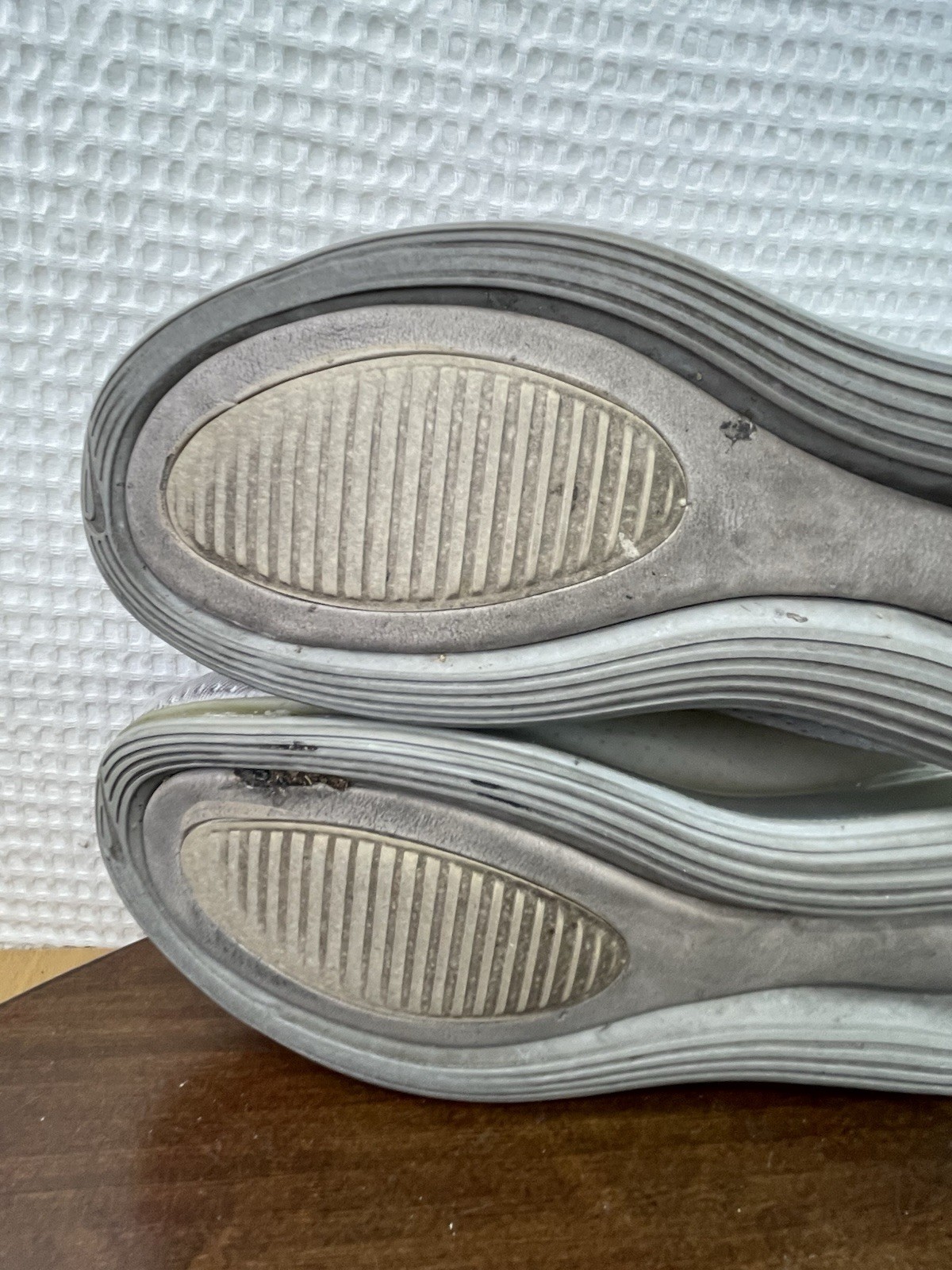 Nike Air Max 720 Vast Grey White Athletic Shoes Women’s Size 9.5 Sneakers