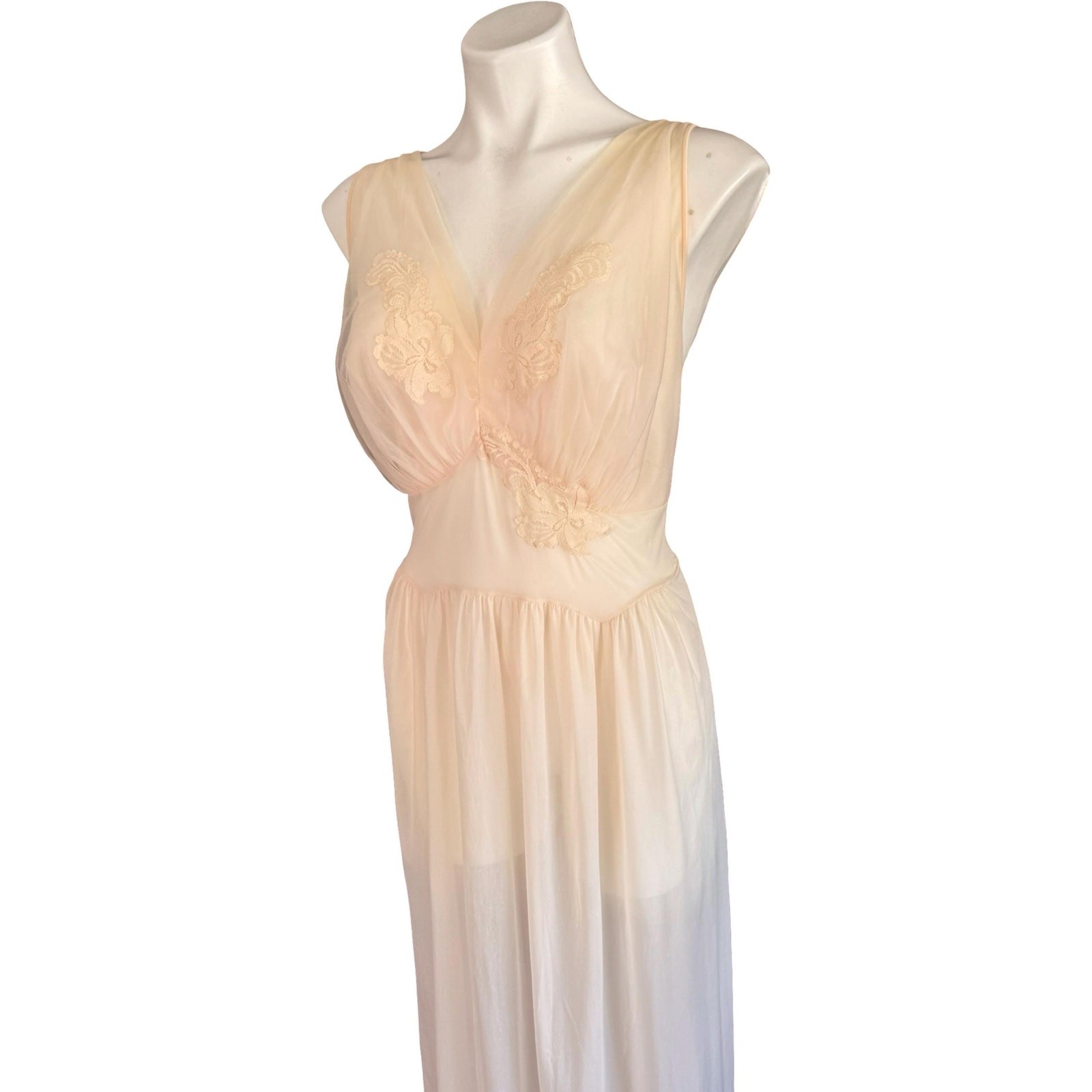 Vintage Vanity Fair 1950s Blush Chiffon Lace Applique Full Slip Size 42 (XL)