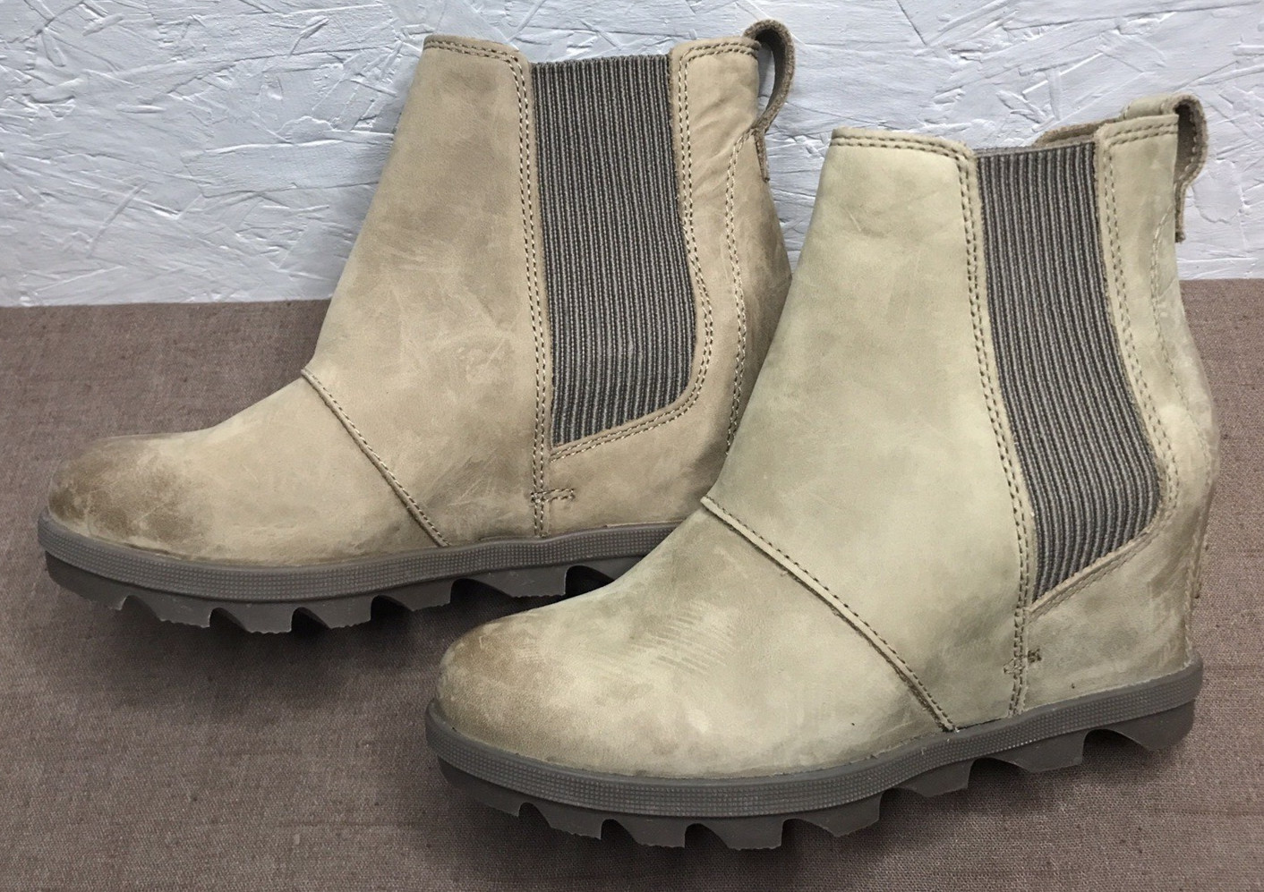 *Read Sorel Joan of Arctic Wedge II Chelsea Women’s Boots Tan Leather Size 6