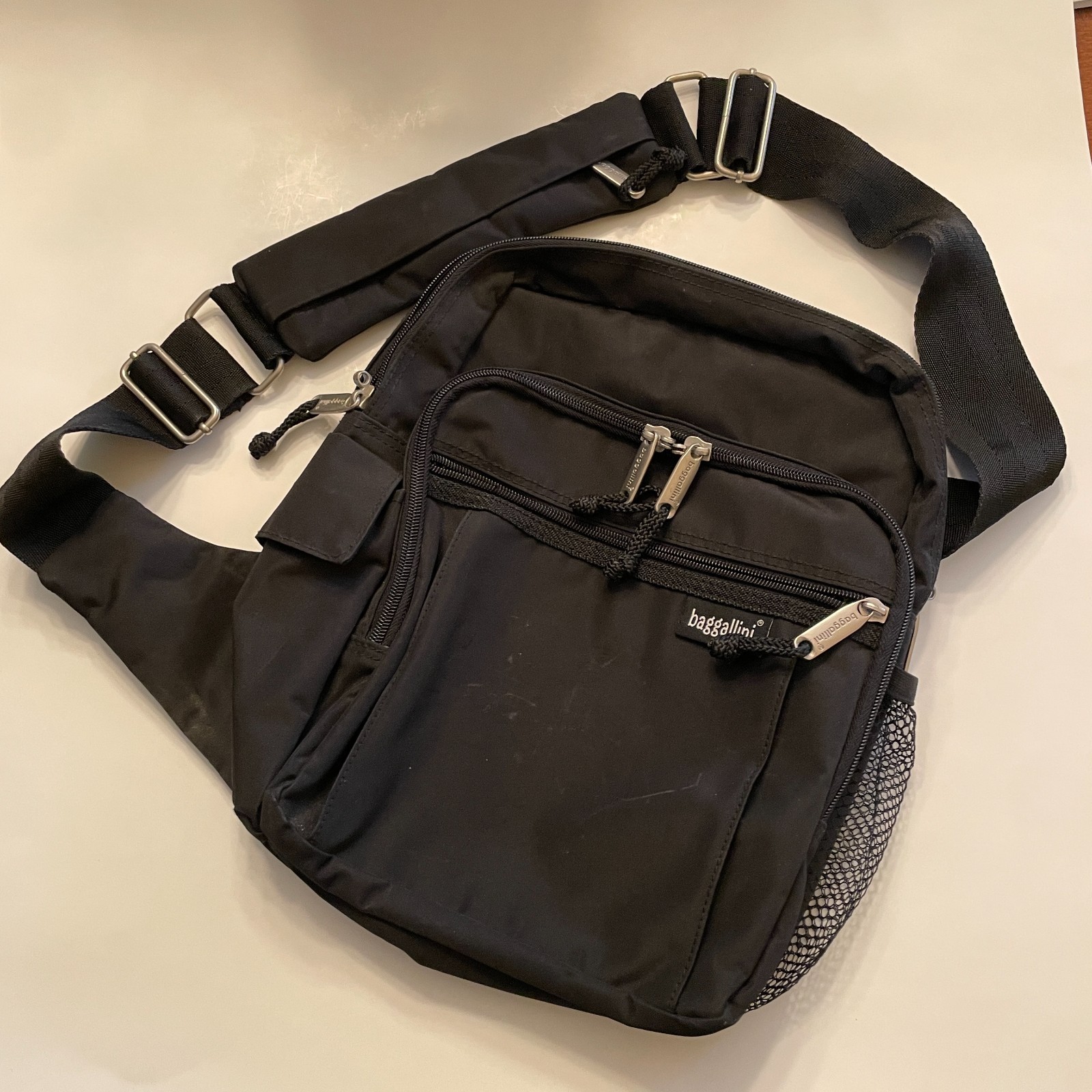 Baggallini Large Central Park Crossbody Travel Bag 11 x 13 x 4.5 inches Black