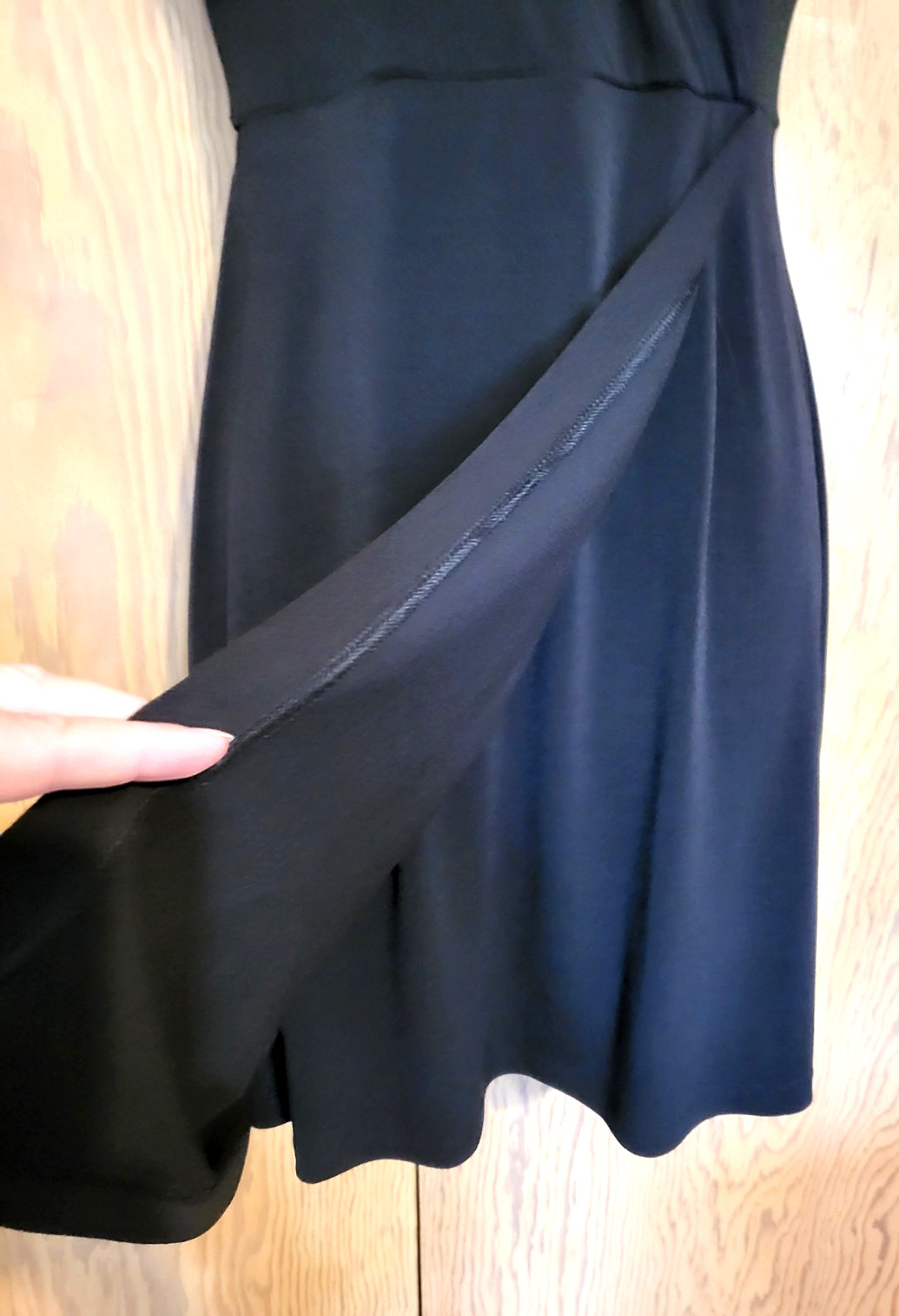 NINE WEST Black DRESS Faux Wrap Size Small SLINKY – CLEAN – Slimming