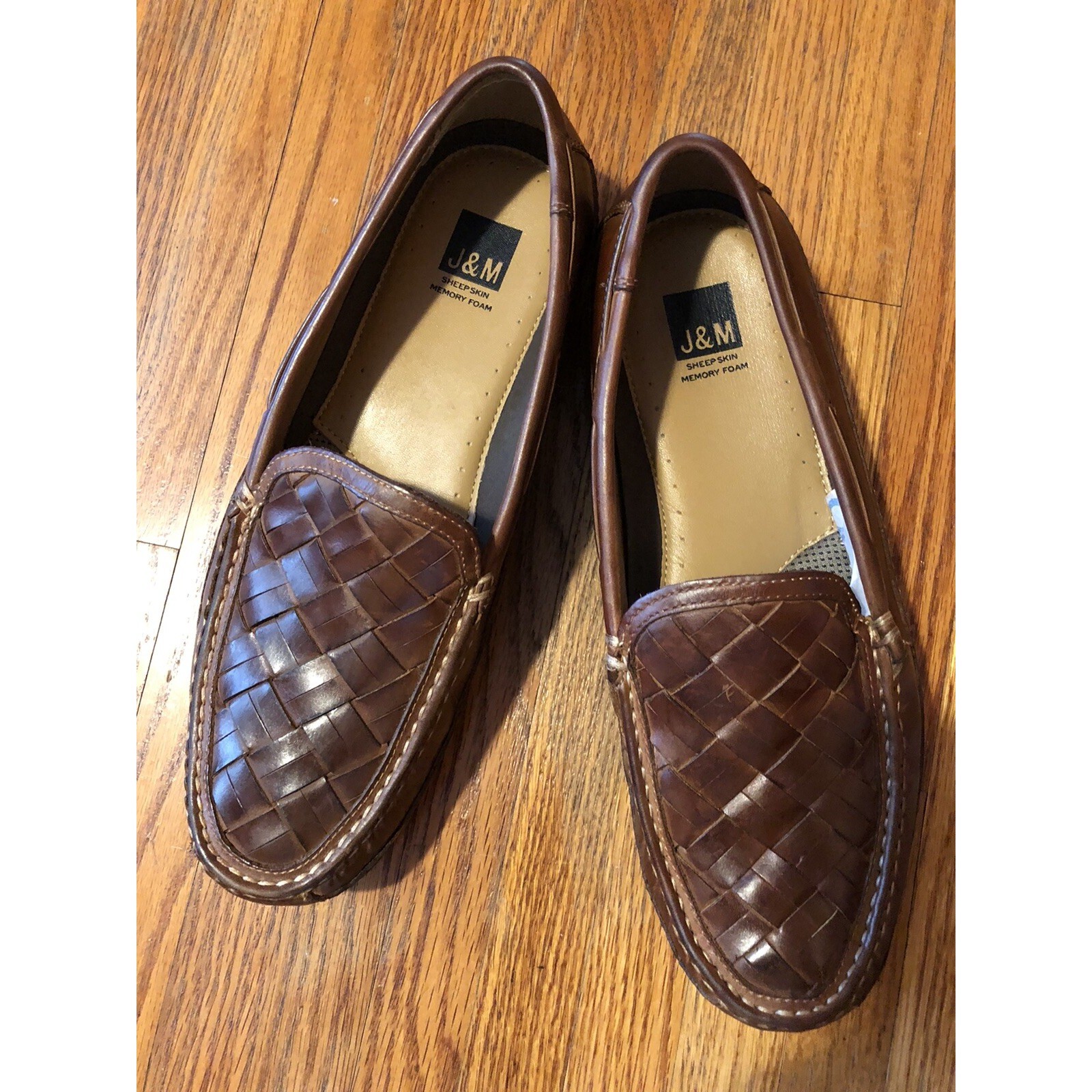 J & M Men’s Slip On Loafer Size 11 M Sheep Skin Memory Foam Foot Bed Weave EUC