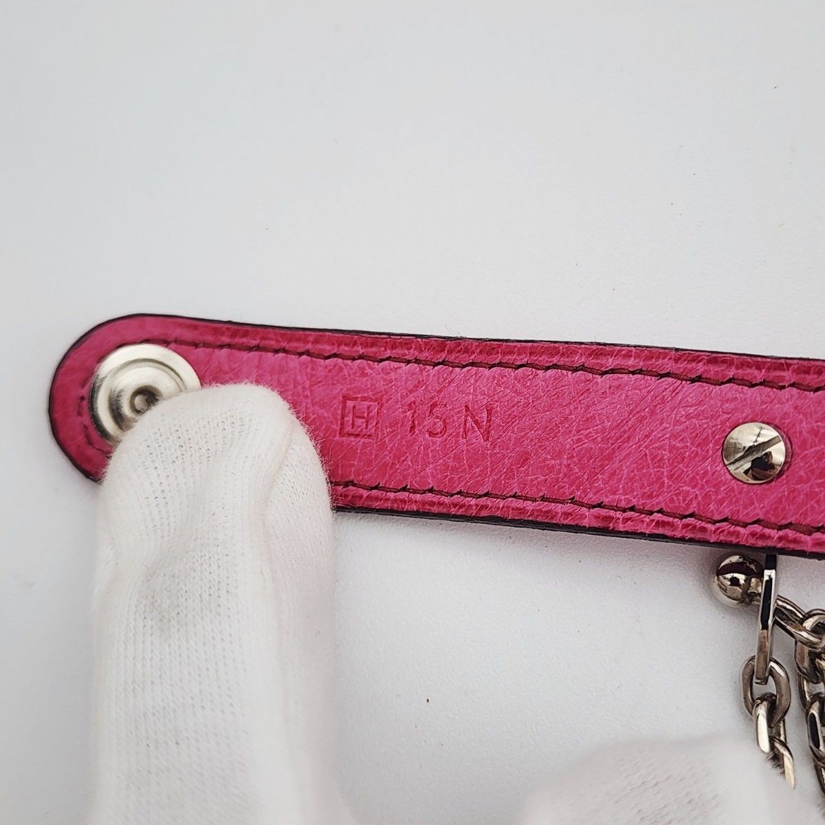 HERMES Nomad Glove Holder Ostrich Leather Silver Hardware Pink 3.5cm Diameter