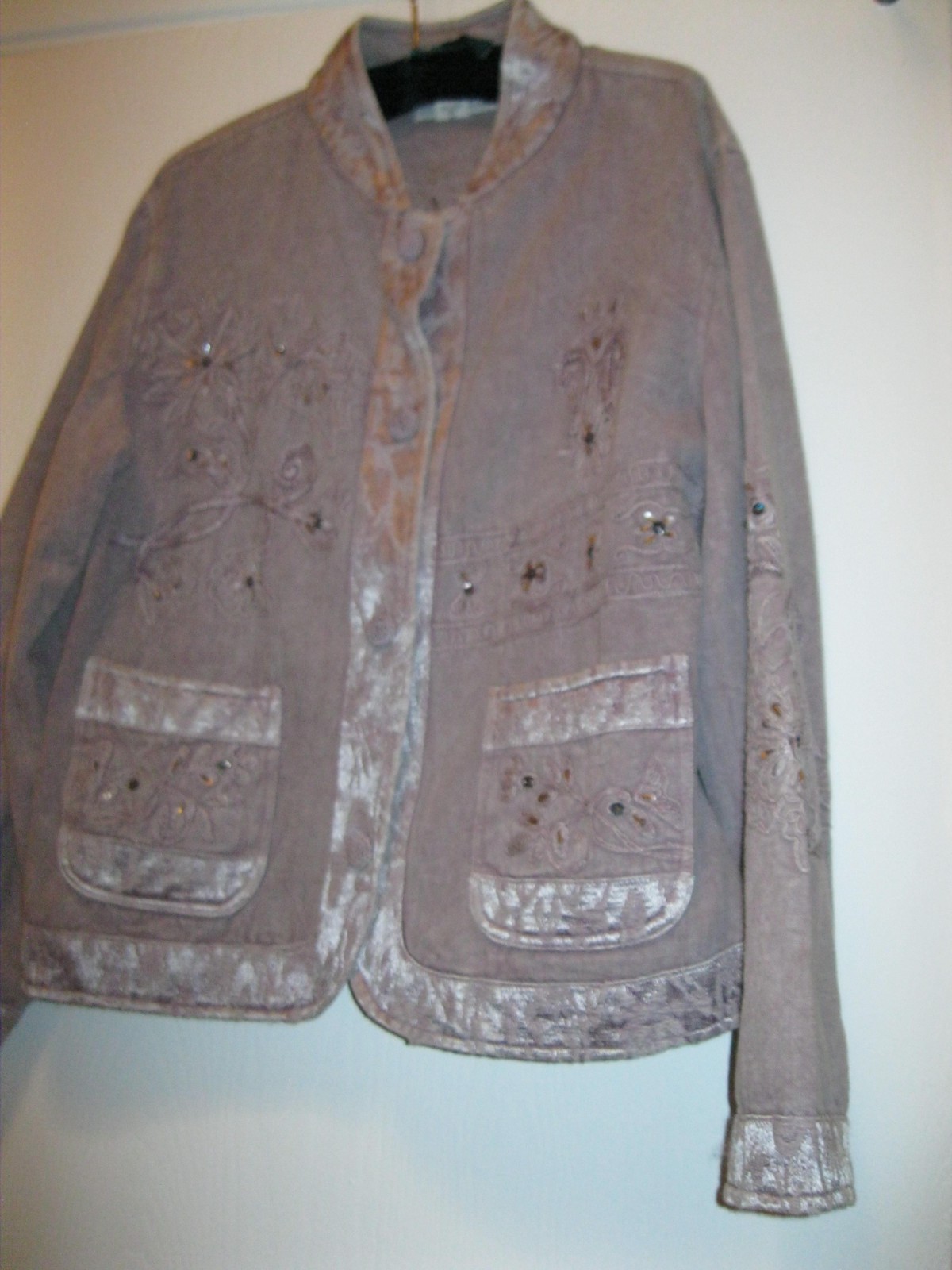 FLASHBACK LABEL, TAN COLORED COTTON JACKET, W/ COLLAR & BEADS, SZ M.