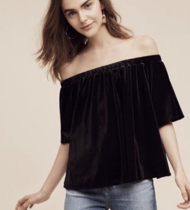 Black Solid Velvet Off the Shoulder Ruffle Short Sleeve Pullover Top Size M