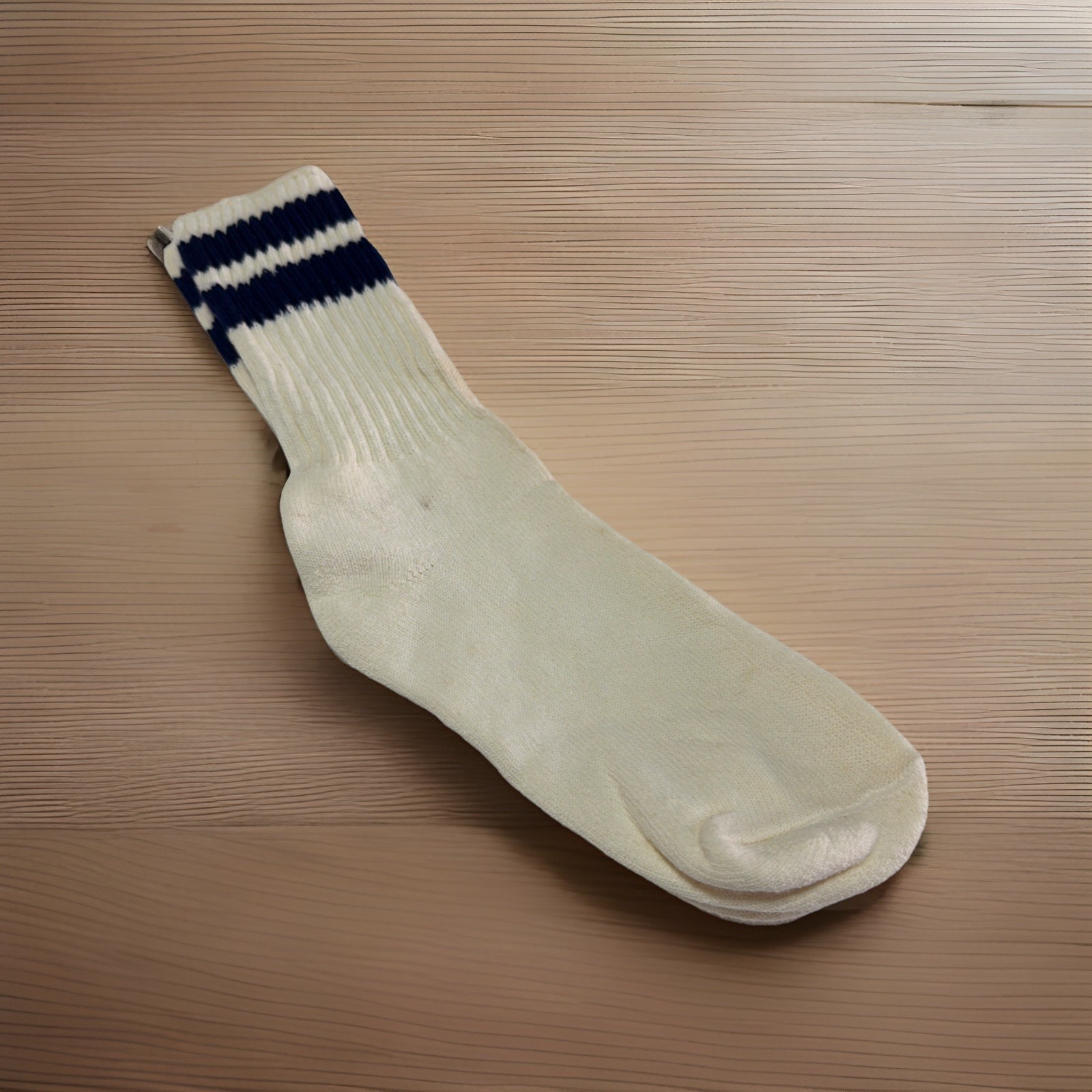 VTG Crew Socks Men’s Acrylic Blend White Navy Blue Stripe 9-11 USA Made Ivory