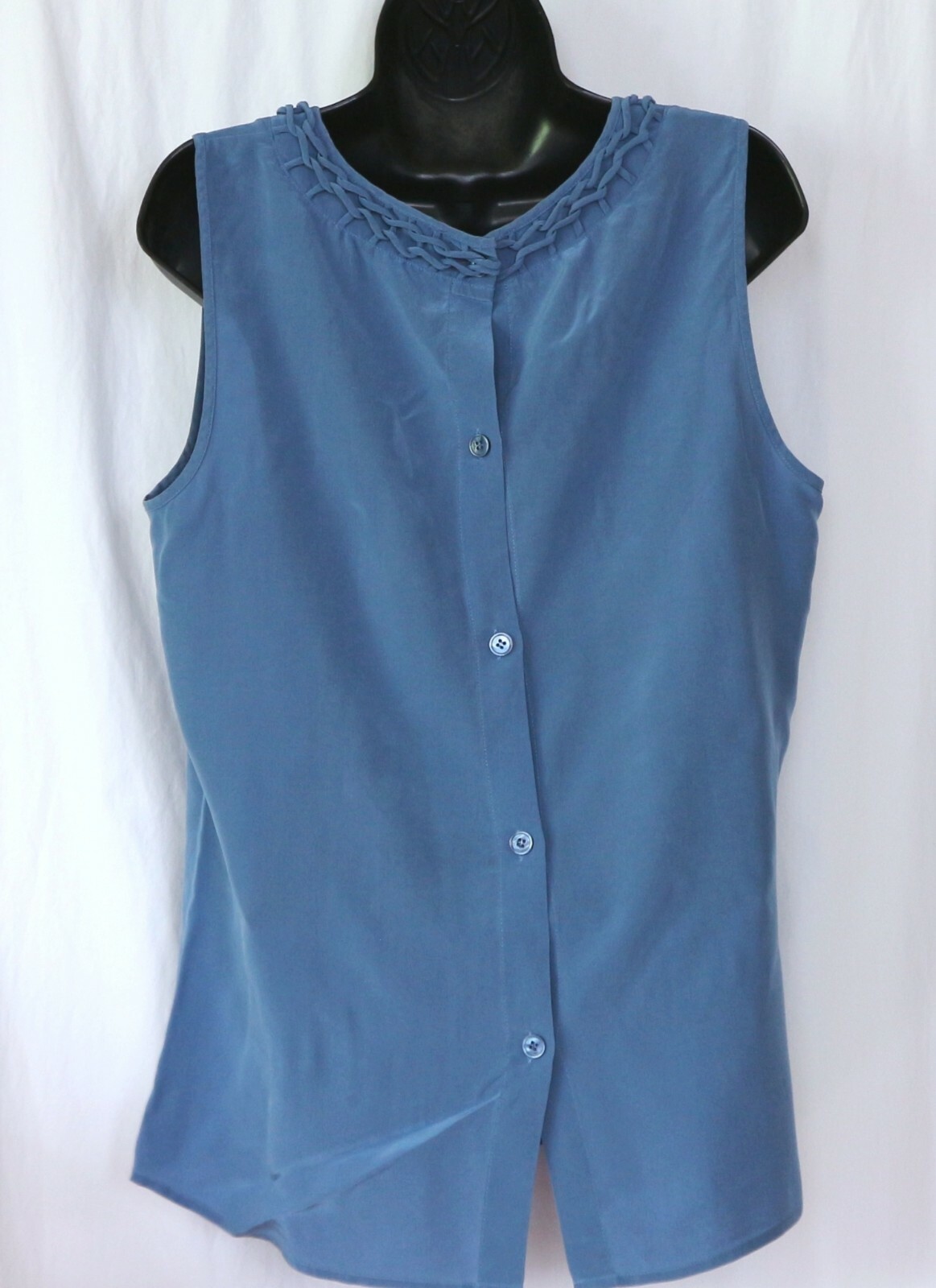 TALBOTS Slvlss Blue Silk Back Button Blouse 41 In Chest 26.5 In Long Sz 16 EXC