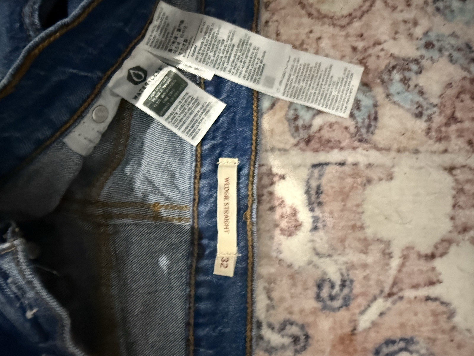 Levi’s Straight Jeans Medium Wash Blue Denim 5-Pocket Design Button Zip Closure