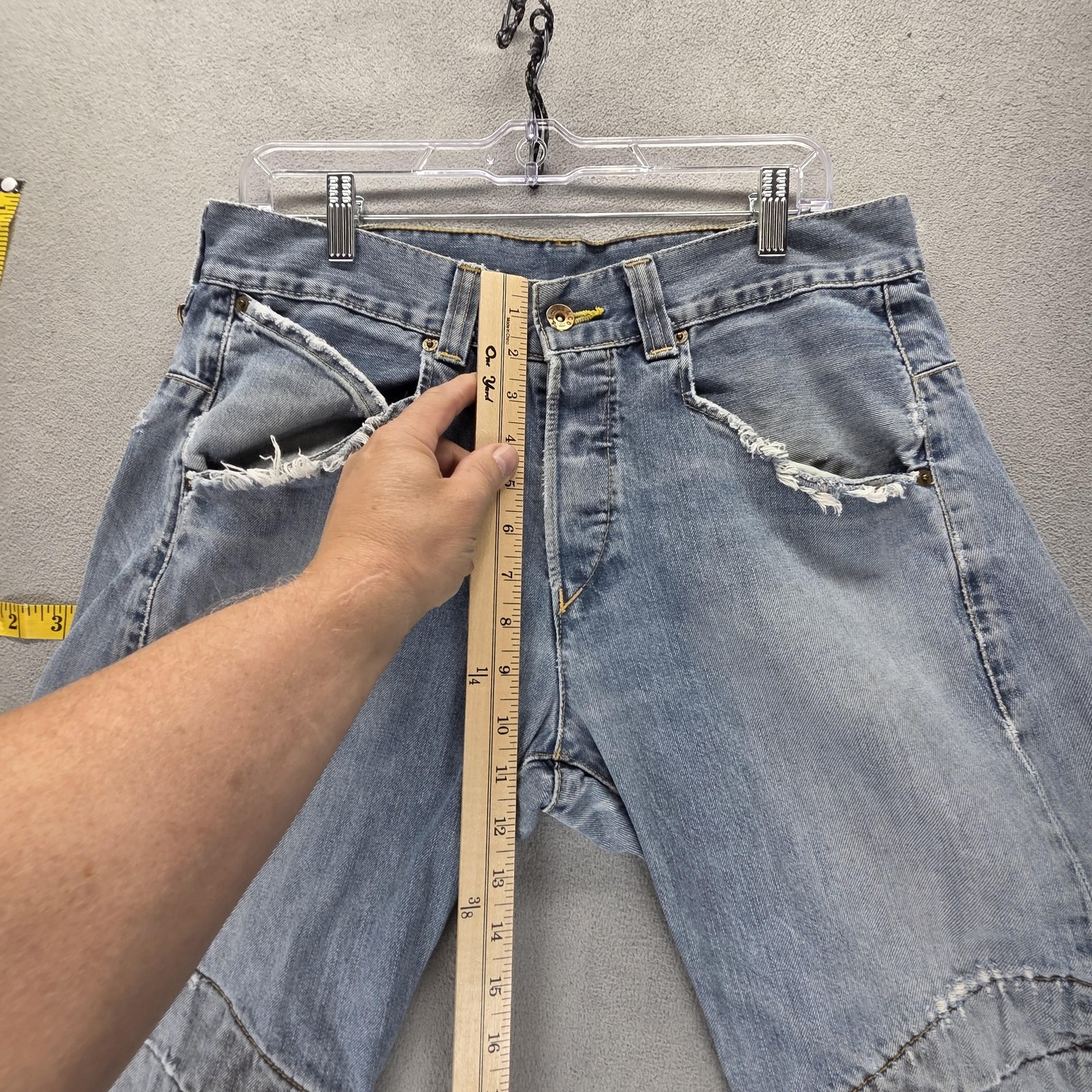 VTG Levis Engineered Jeans Mens Blue Twisted Flap Pocket Altered Hem Fits 32×30