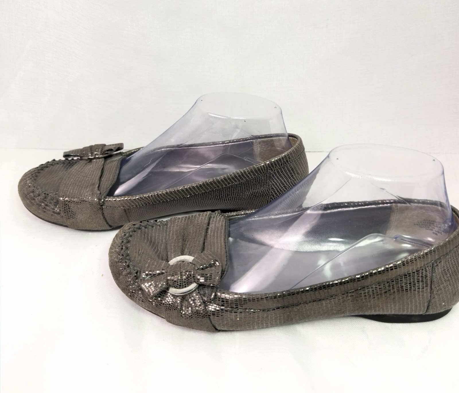 AK Anne Klein Kismet Flats Womens 8M Taupe Metallic Loafer Bow Comfort Slvr/gld