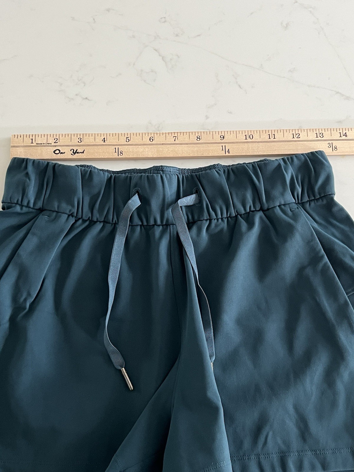 Lululemon On the Fly Shorts Submarine Size 4 Athletic Casual 2.5” Inseam
