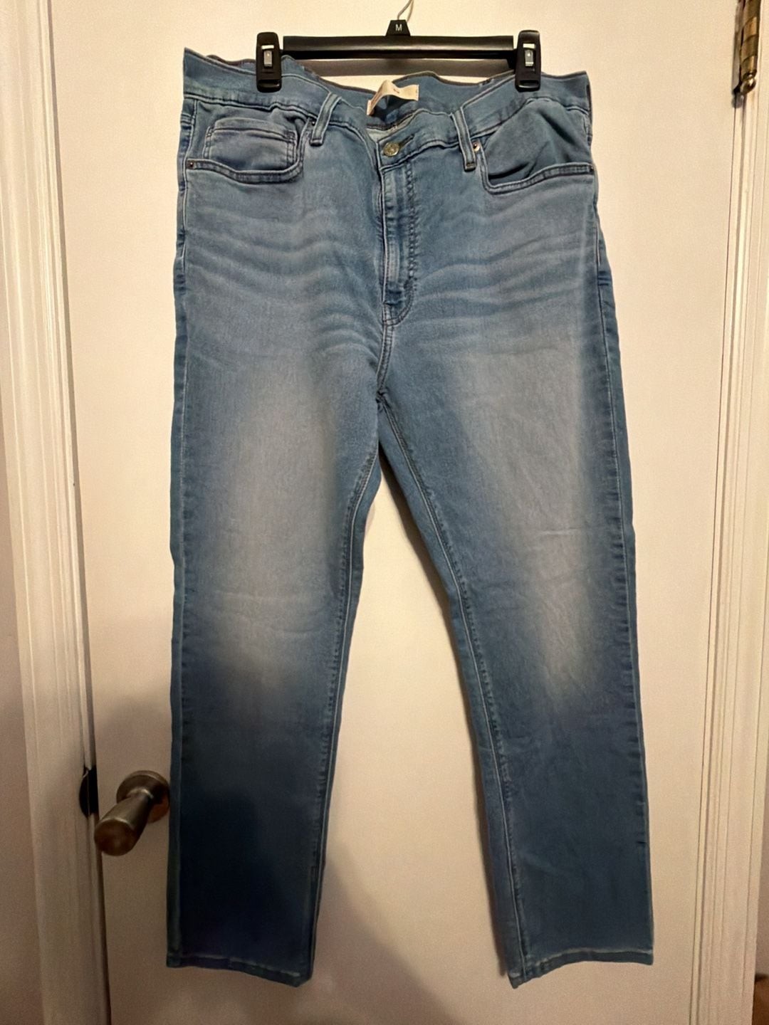 Signature by Levi Strauss & Co. Men’s Medium Wash Jeans