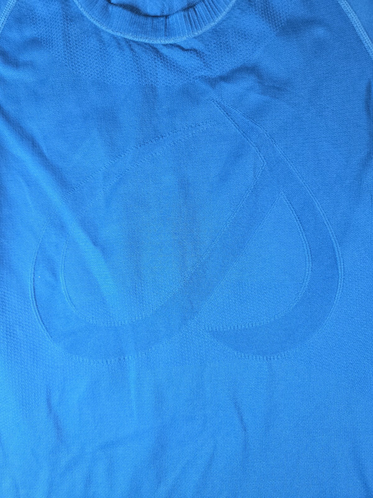 CRZ Yoga Athletica Women’s Active Shirts Lot of 2 Size XS Blue And Burgandy