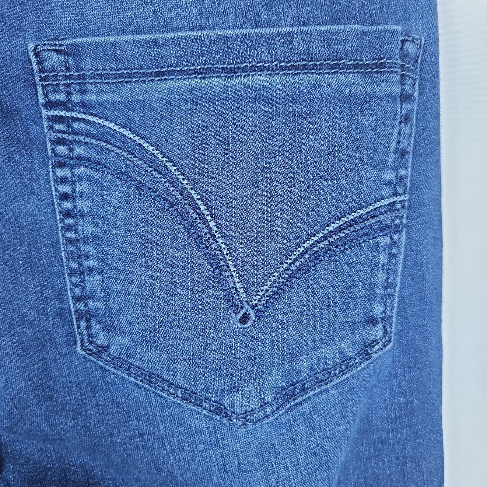 Democracy “Ab” Technology Size 8 Women’s Bootcut Jeans Classic Everyday Wear