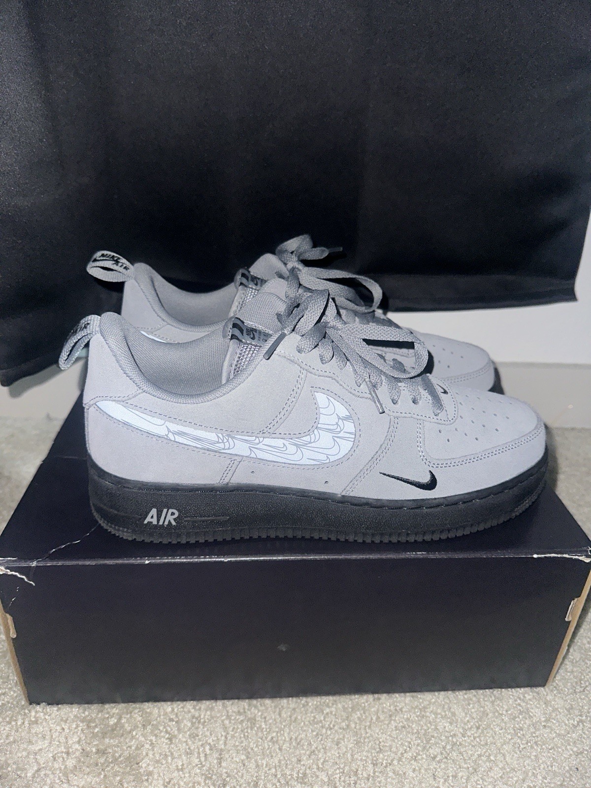 Nike Air Force 1 ’07 LV8 Men’s Low Top Suede Cool Grey/Black Reflective Swoosh