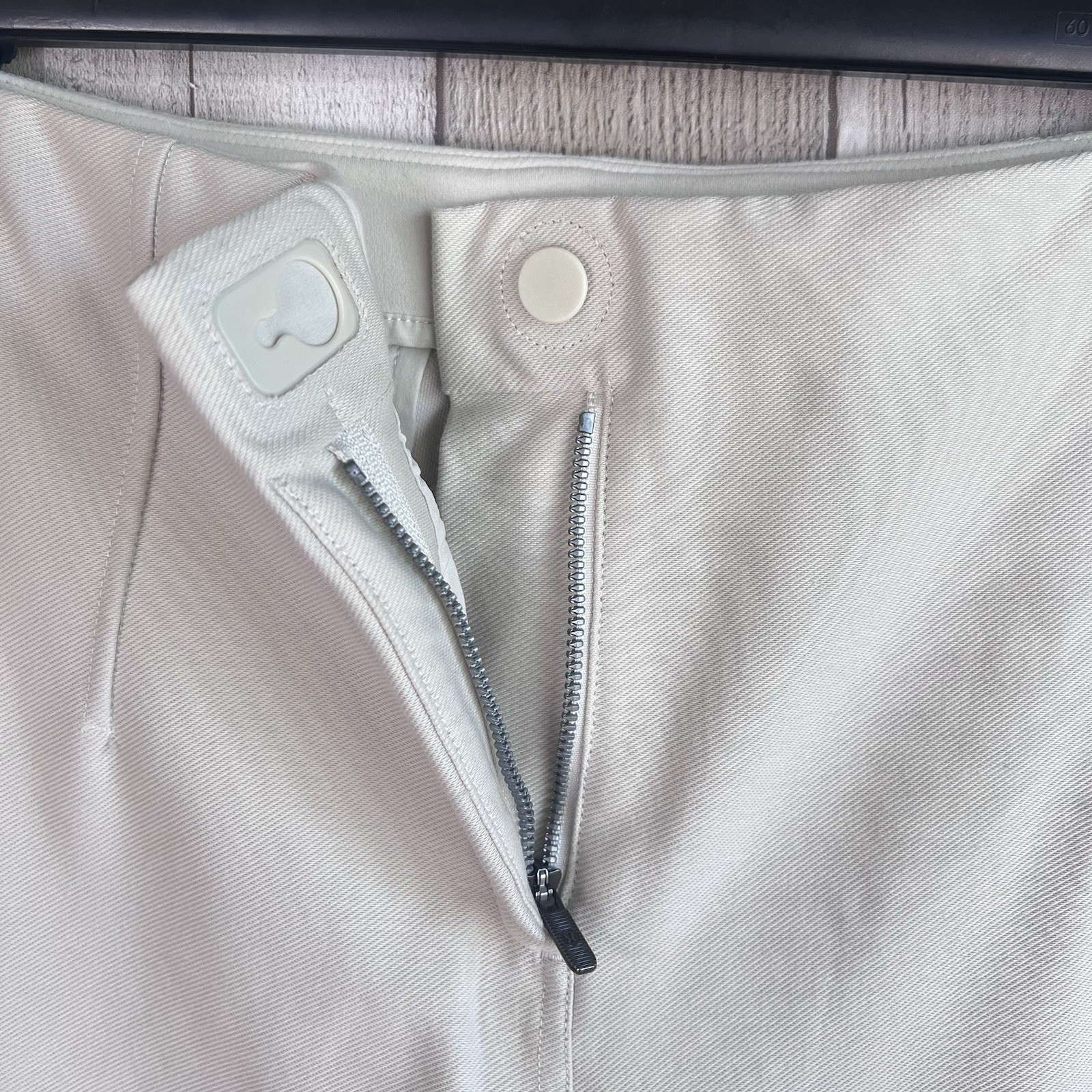 Lululemon Utilitech Relaxed-Fit Mid-Rise Trouser Women Size 10 In Bone Nulu