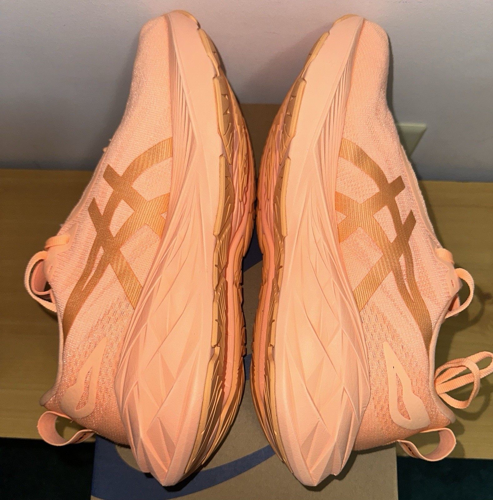 ASICS Novablast 4 1011B887-800 Peach Orange Men’s 9.5 POWB