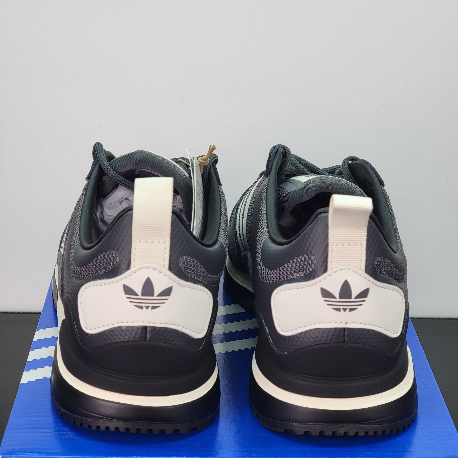 Adidas ZX 700 HD Men’s Size 9 Athletic Shoes Gray Black Casual Footwear Sneakers