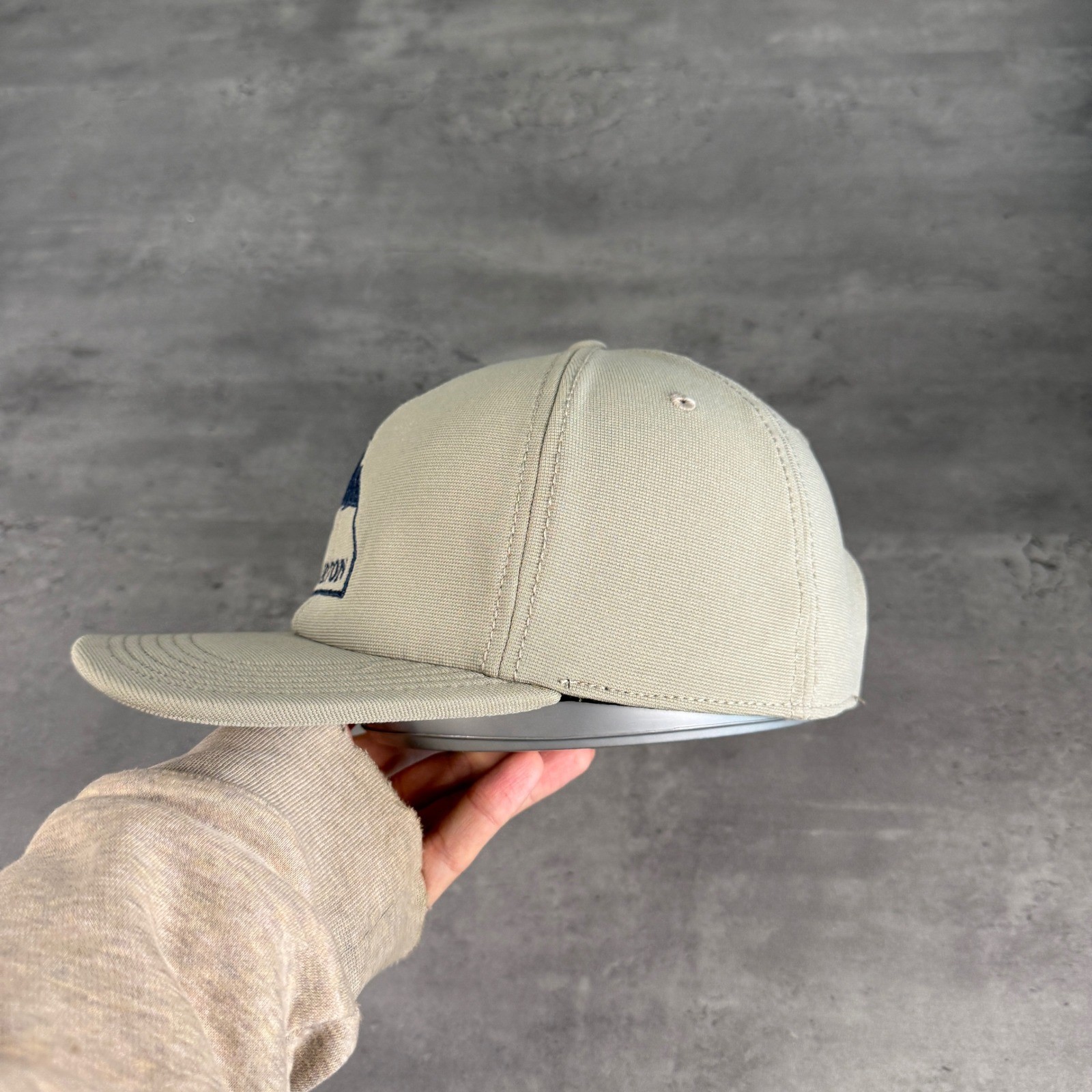Burton Snapback Hat Mens Gray Beige Navy Mountain Logo Flat Brim Unstructured