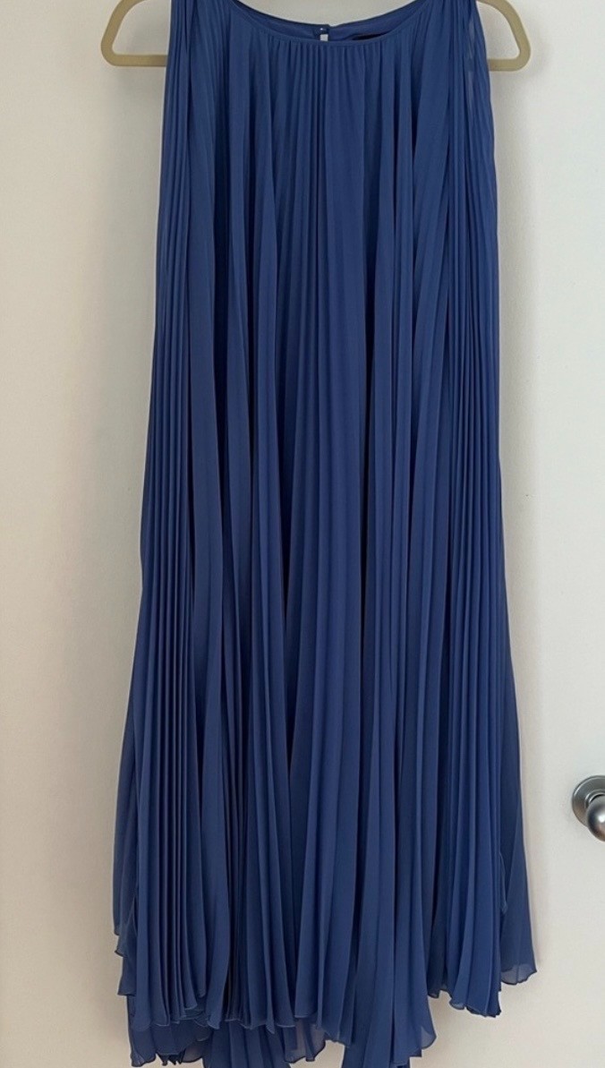 Perriwinkle Blue Max Mara Pleated Dress, Size 6, Excellent condition