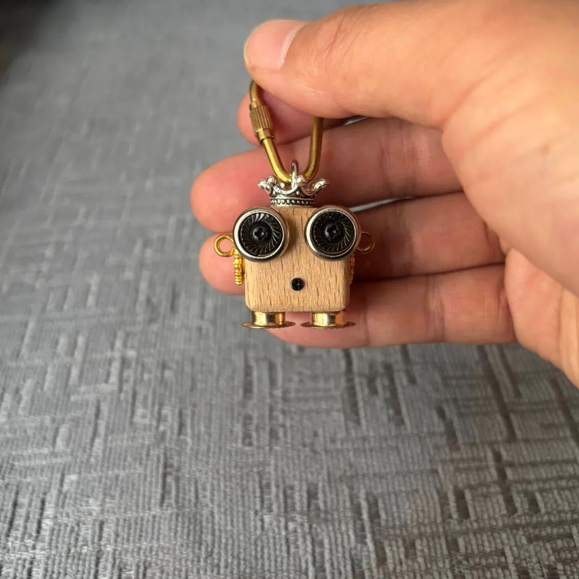 Handmade Punk Wooden & Metal Robot Keychain – Cute Character Pendant for Bag,