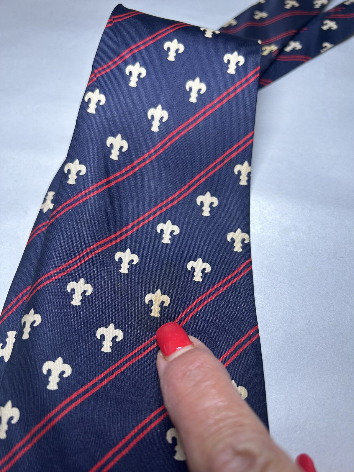 Vintage N. Peal Classic Navy Red Flour De Lis Men’s Tie All Silk 56” X 3.75”