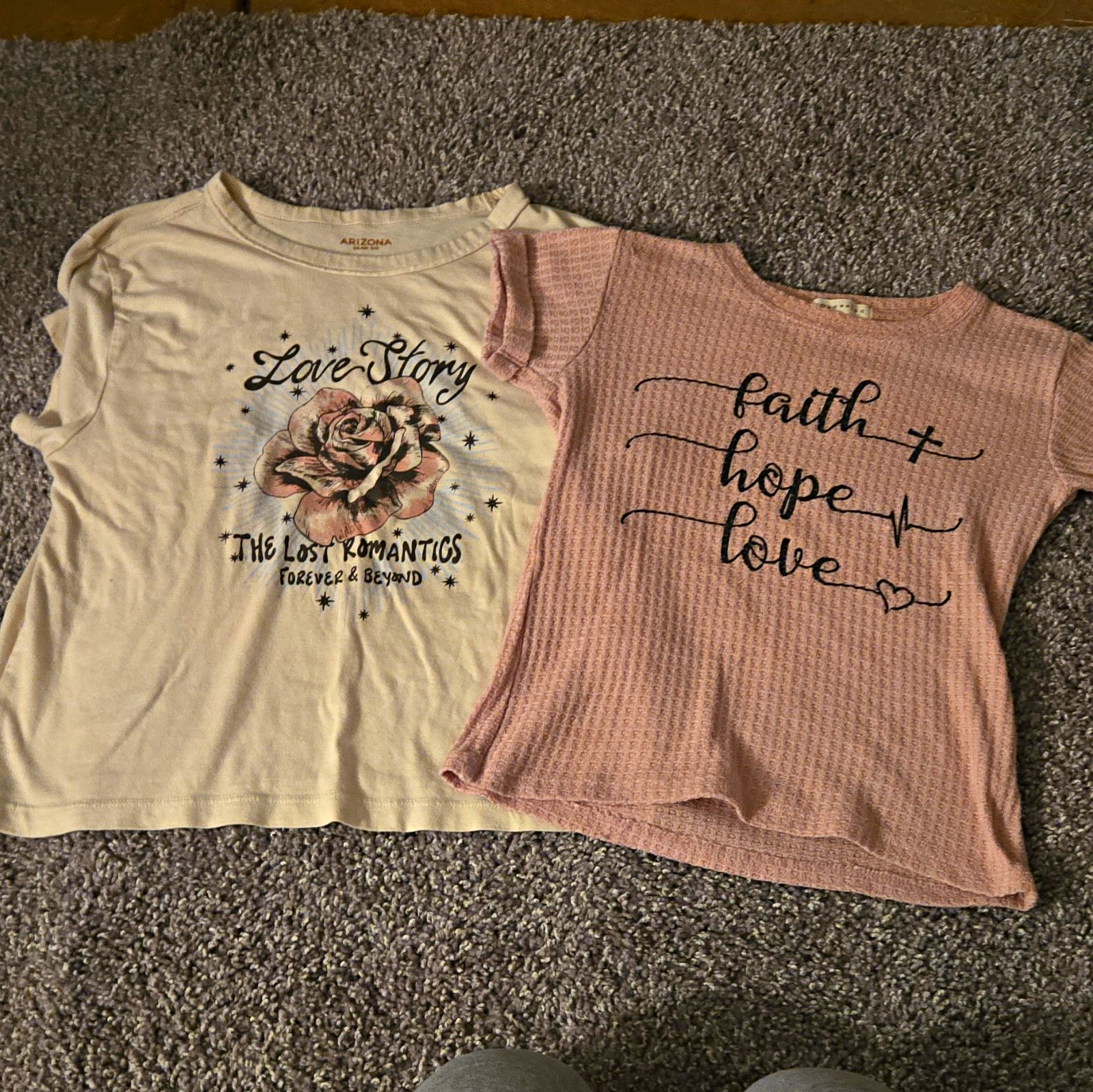 2 Piece Arizona Jean Co Women’s White Graphic Tee + Pink Waffle Knit Top S