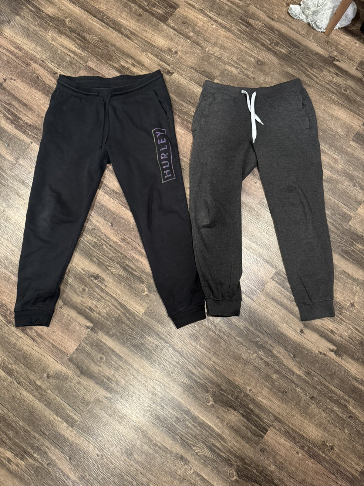 2 Pairs of Men’s Black & Dark Gray Sweatpants Joggers Lot (Hurley & SP Active)