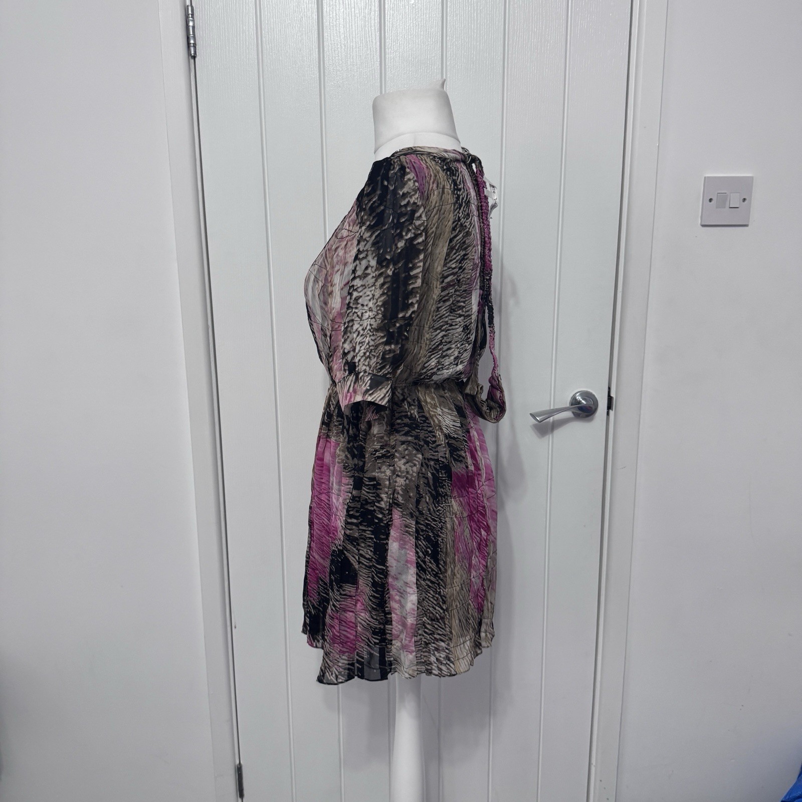 Diane Von Furstenburg 100% Silk Colourful Women’s Dress Long Sleeve Belt Size 4