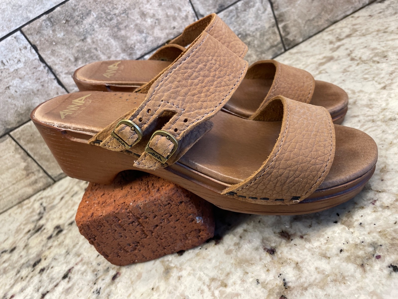 ANNA Made In USA Clogs Sandals 2.25″ Pebbled Tan Brown Leather 2 Strap EUC ~ 11
