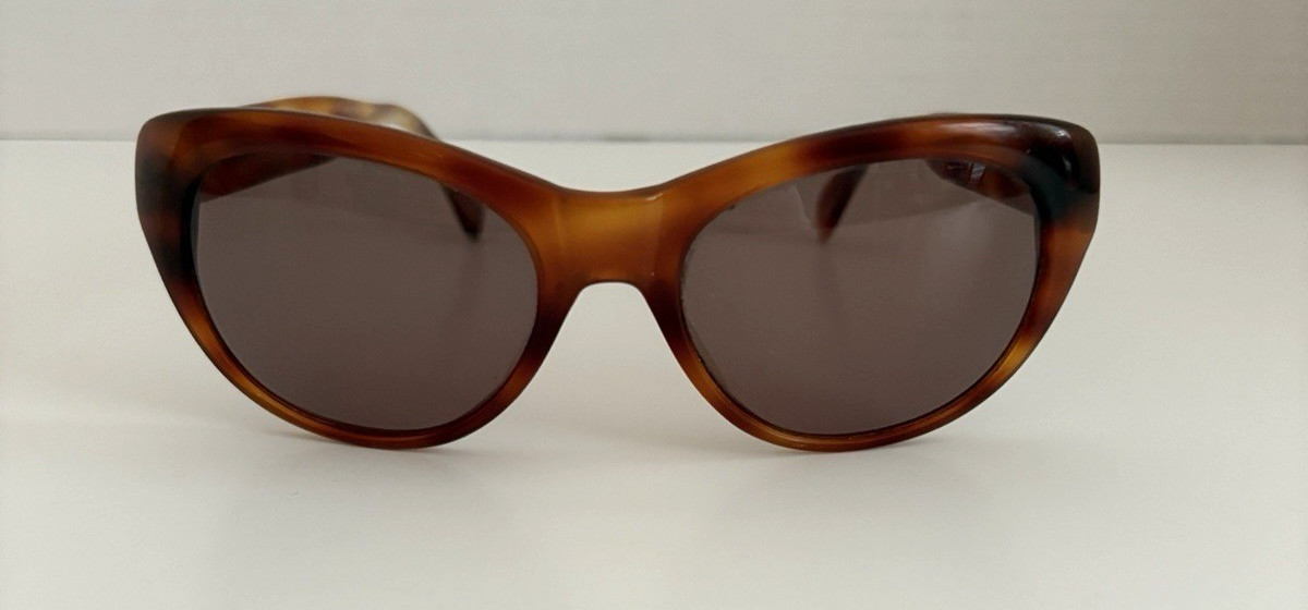 1980’s ADRIENNE VITTADINI Tortoiseshell Sunglasses/Amber lens/ Cat eye?- AV/102