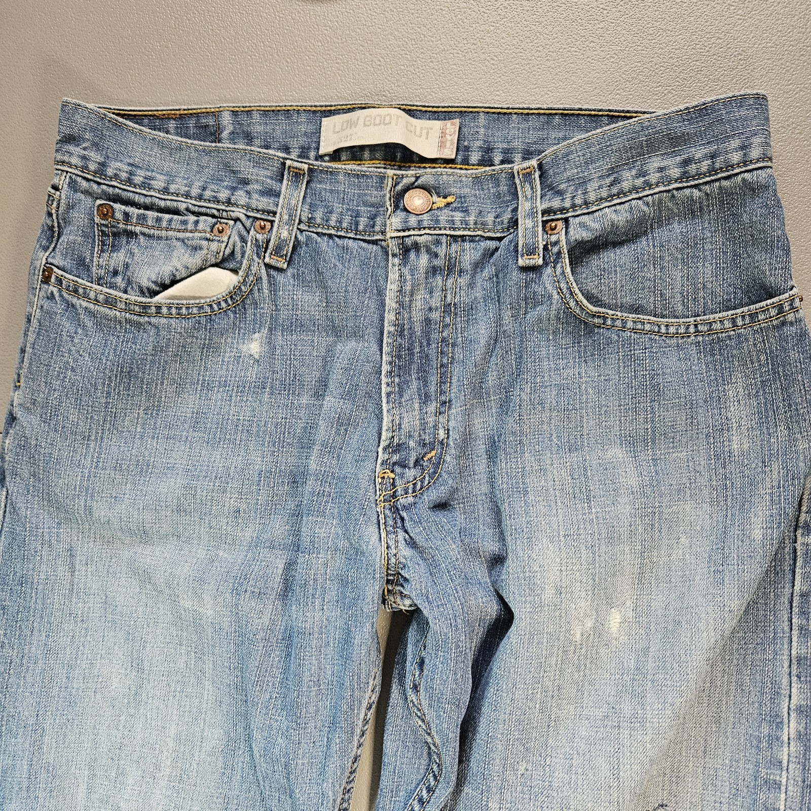 Levi’s 527 Denim Jeans Low Boot Cut Men’s 33×34 Blue Distressed Med Wash